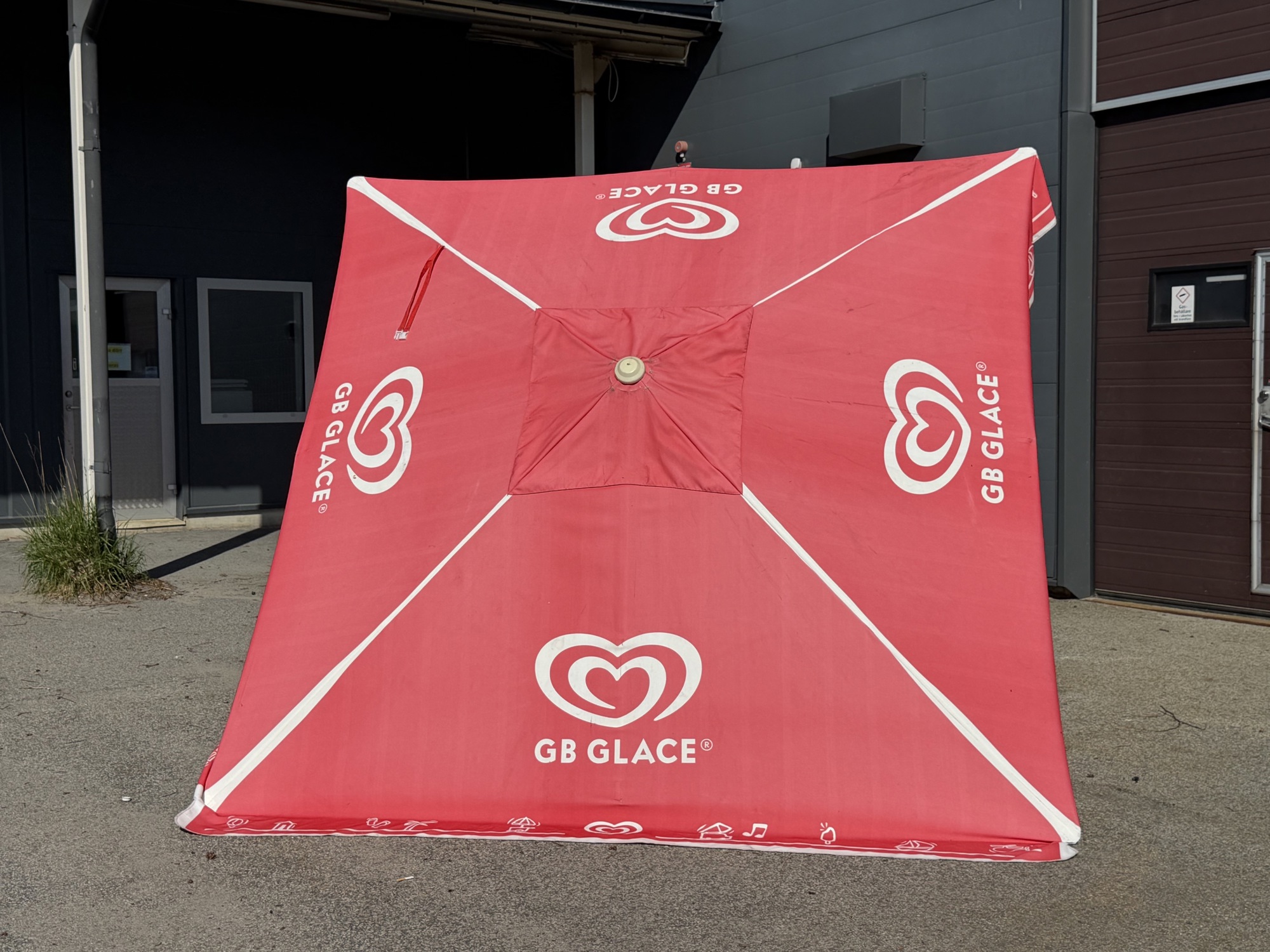 Parasol, "GB GLACE", textil/metal.