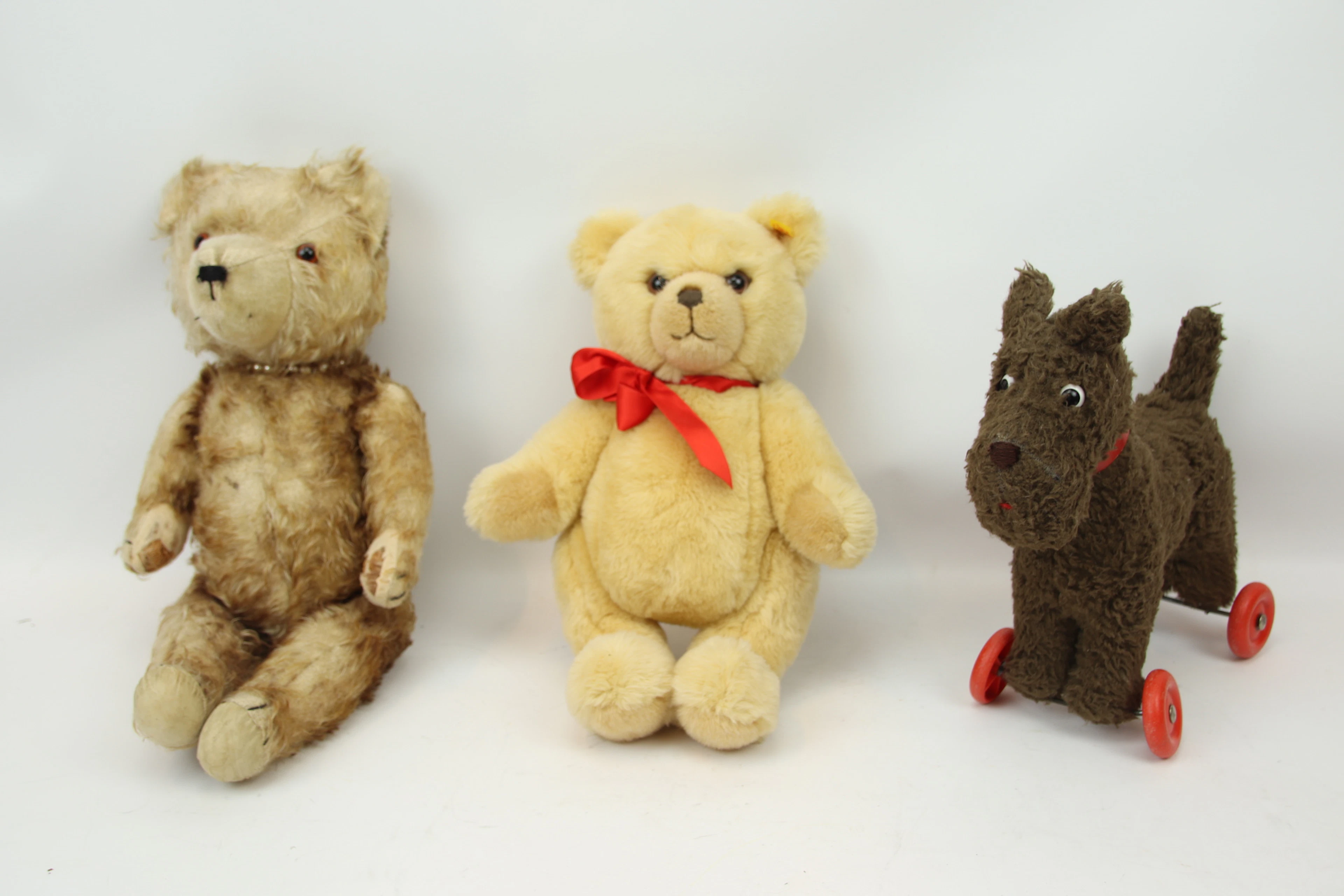 Ours en peluche et chien jouet sur roues, 3 parties, textile, y compris Steiff.