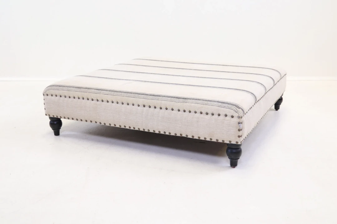 Puf, textil/madera, "Mangalor", Jotex.