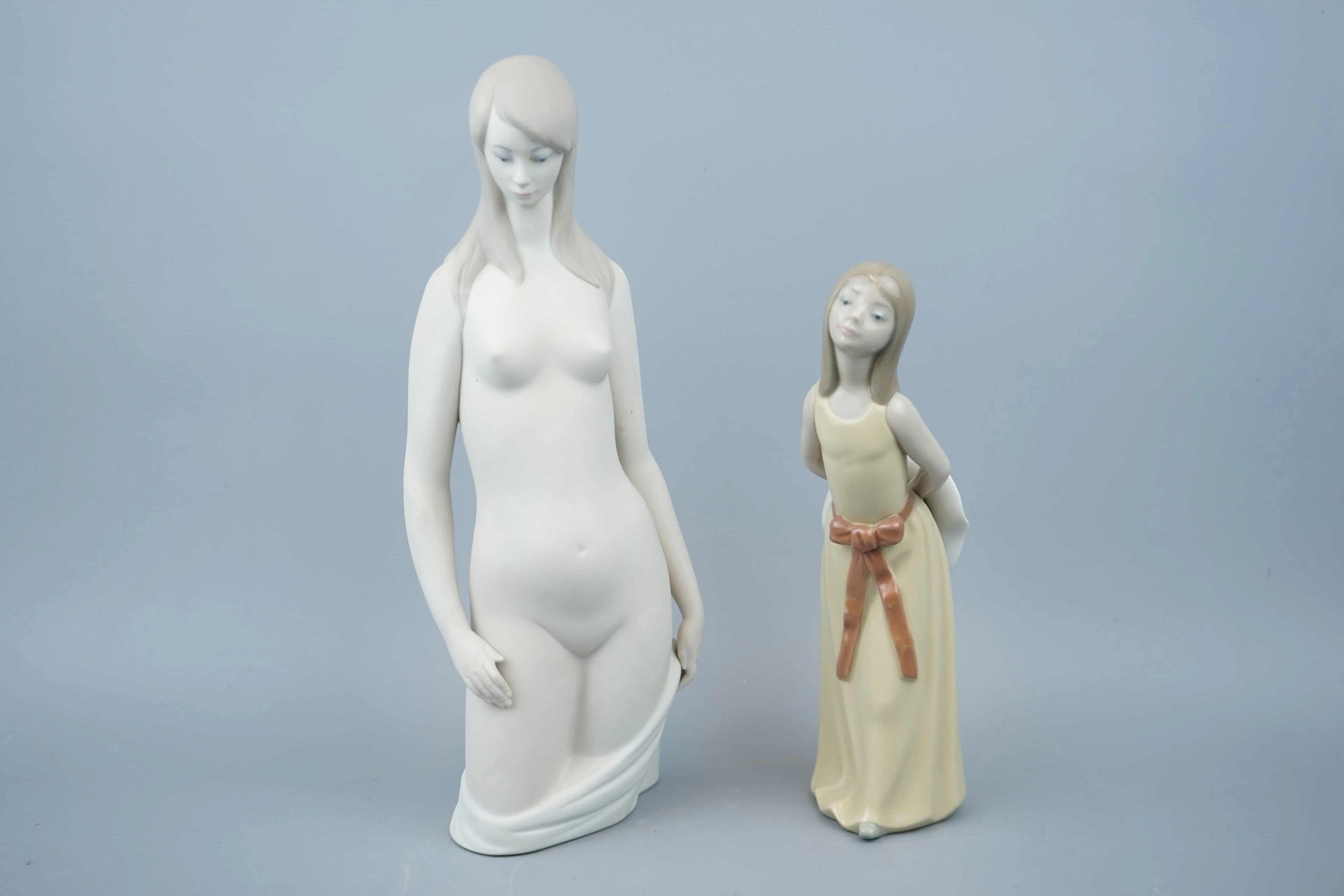 Figuritas, 2 piezas, porcelana, Lladro, incluyendo "Daisa", 1978.