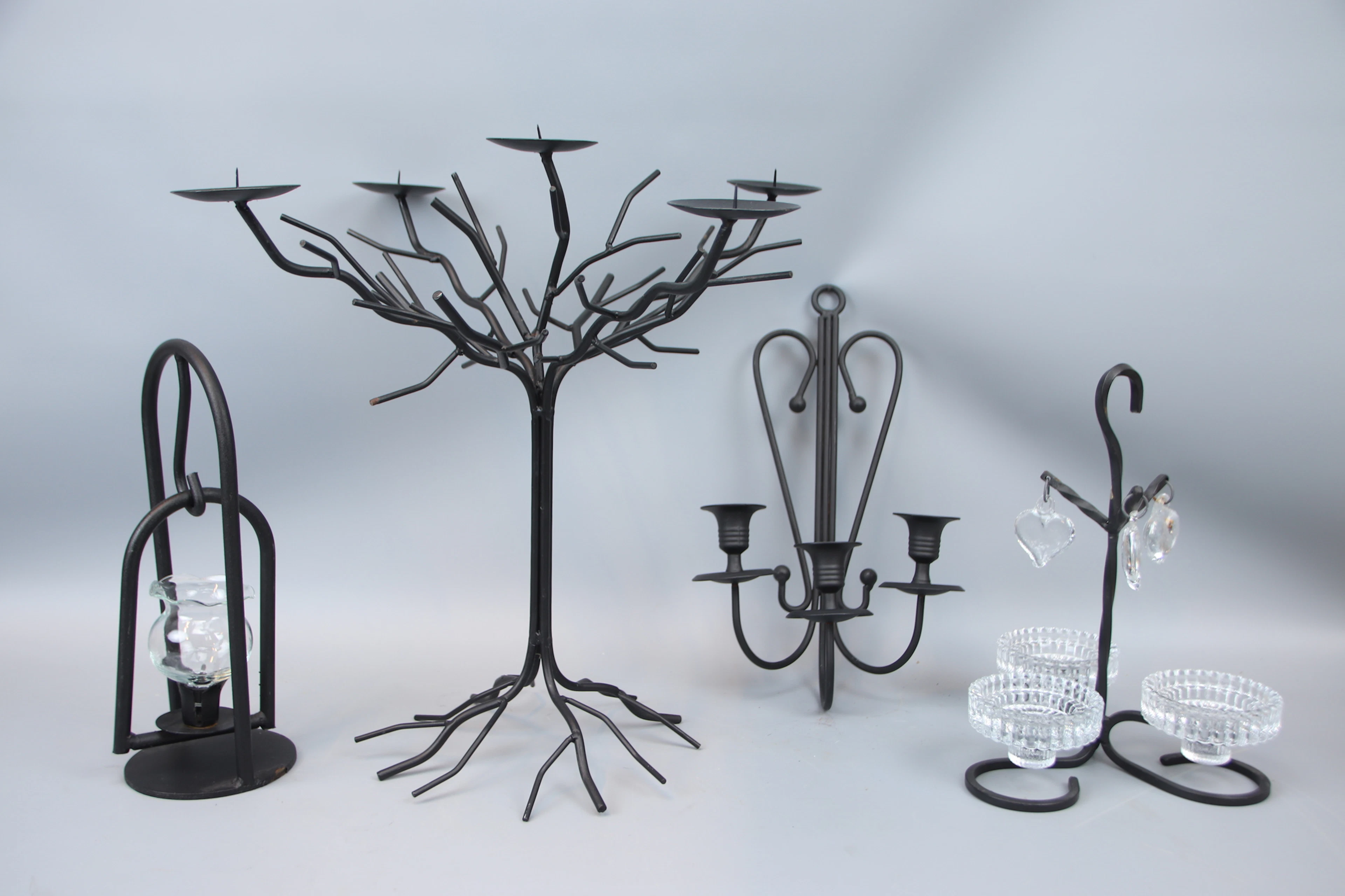 Candelabros, 4 piezas, hierro forjado/vidrio.