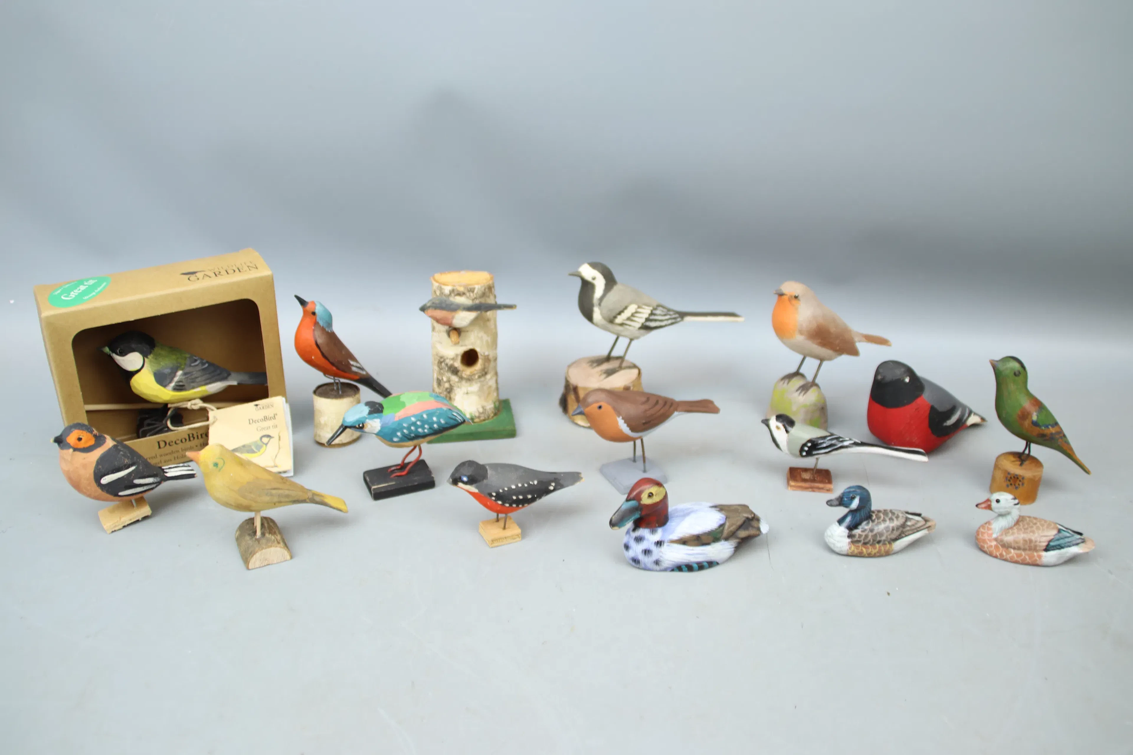 Pájaros de madera, tallados, mucho. DecoBird, Jardín de Vida Silvestre.