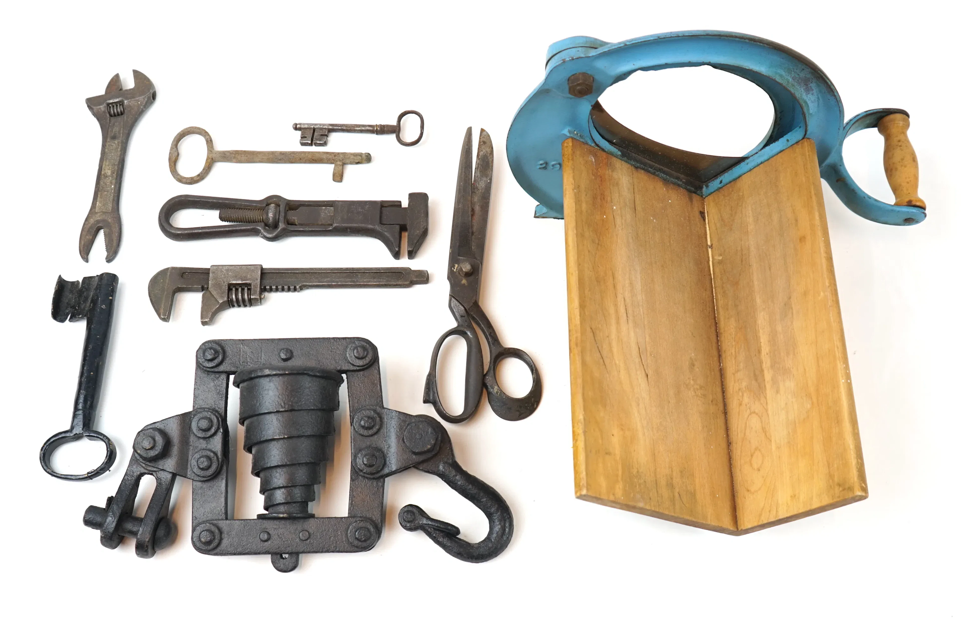 Bread cutters, tools, etc., a batch, metal.