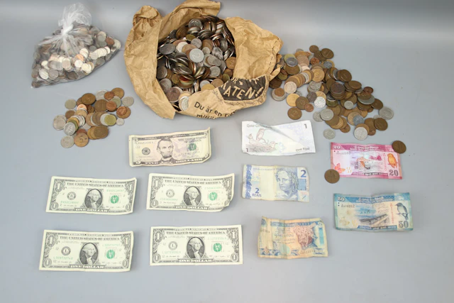 Münzen und Banknoten, ein Los.