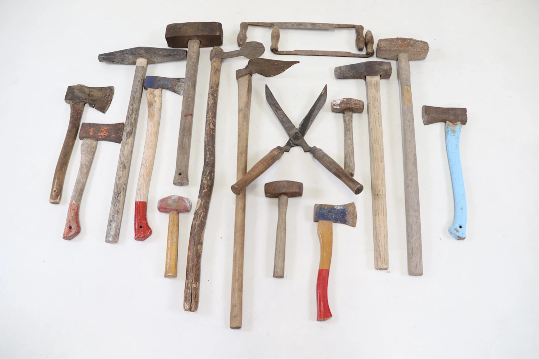 Tools, garden tools, sledgehammers, axes, etc.