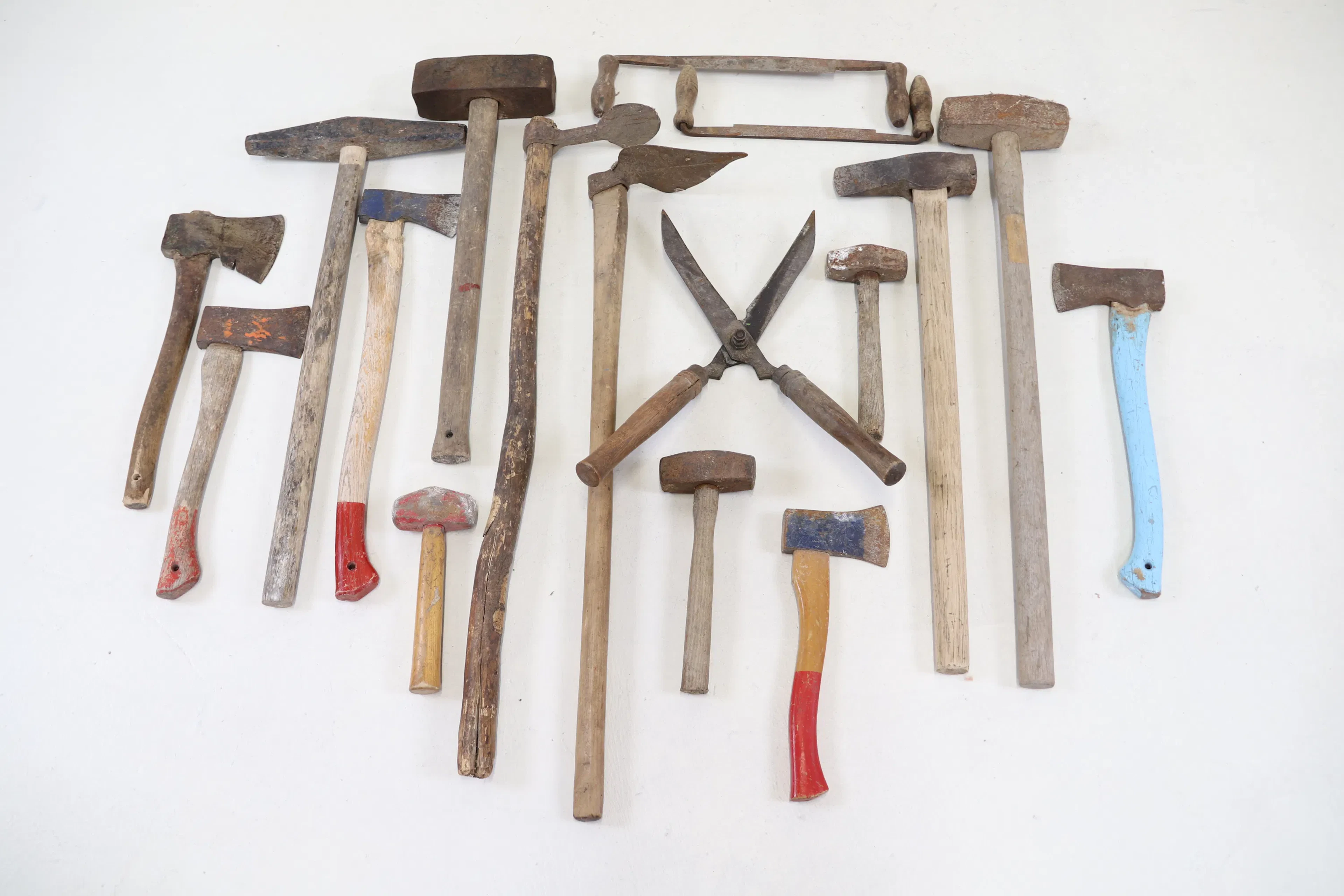 Tools, garden tools, sledgehammers, axes, etc.