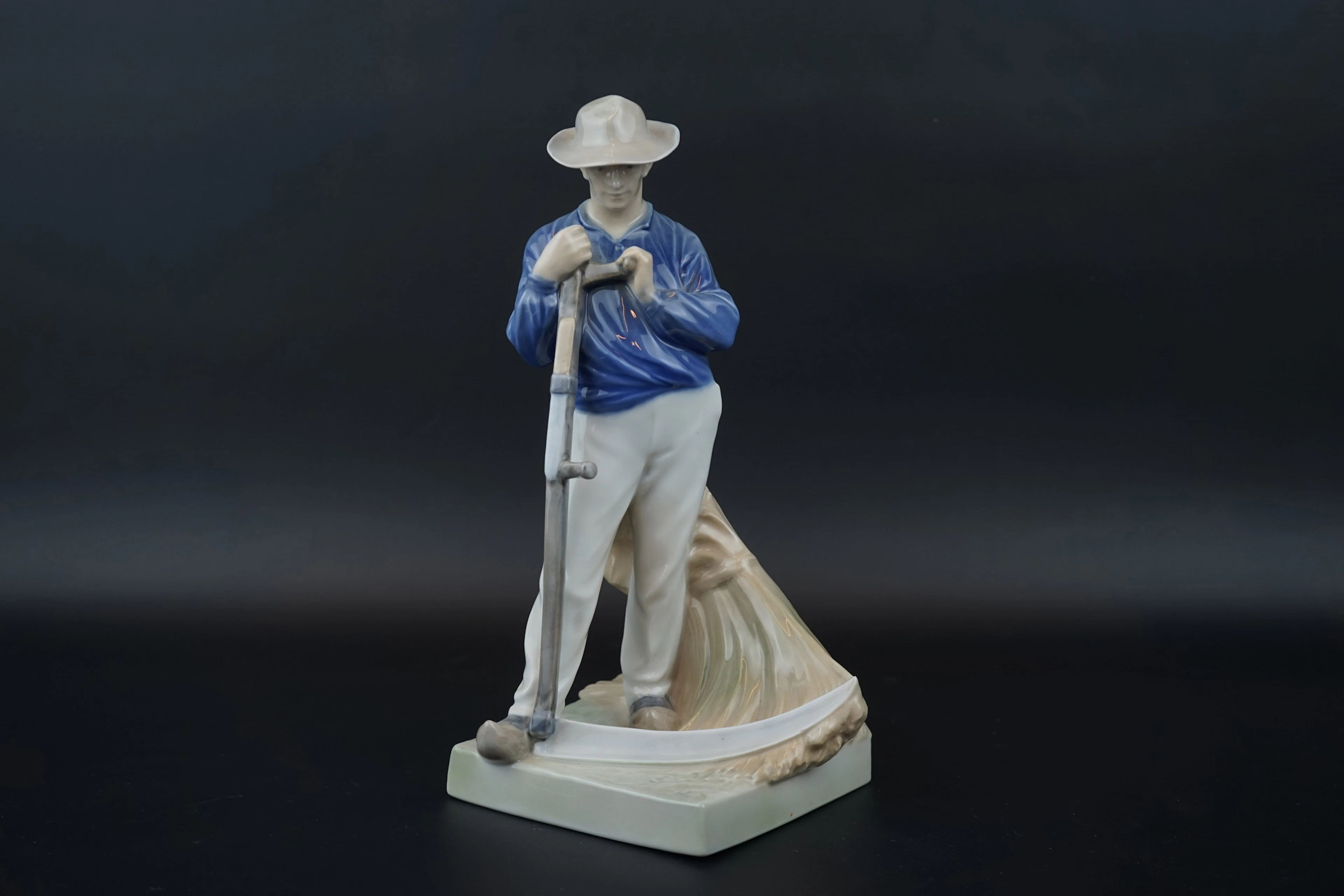 Christian Thomsen, una figura de porcelana, "Man with a Lie", Royal Copenhagen.