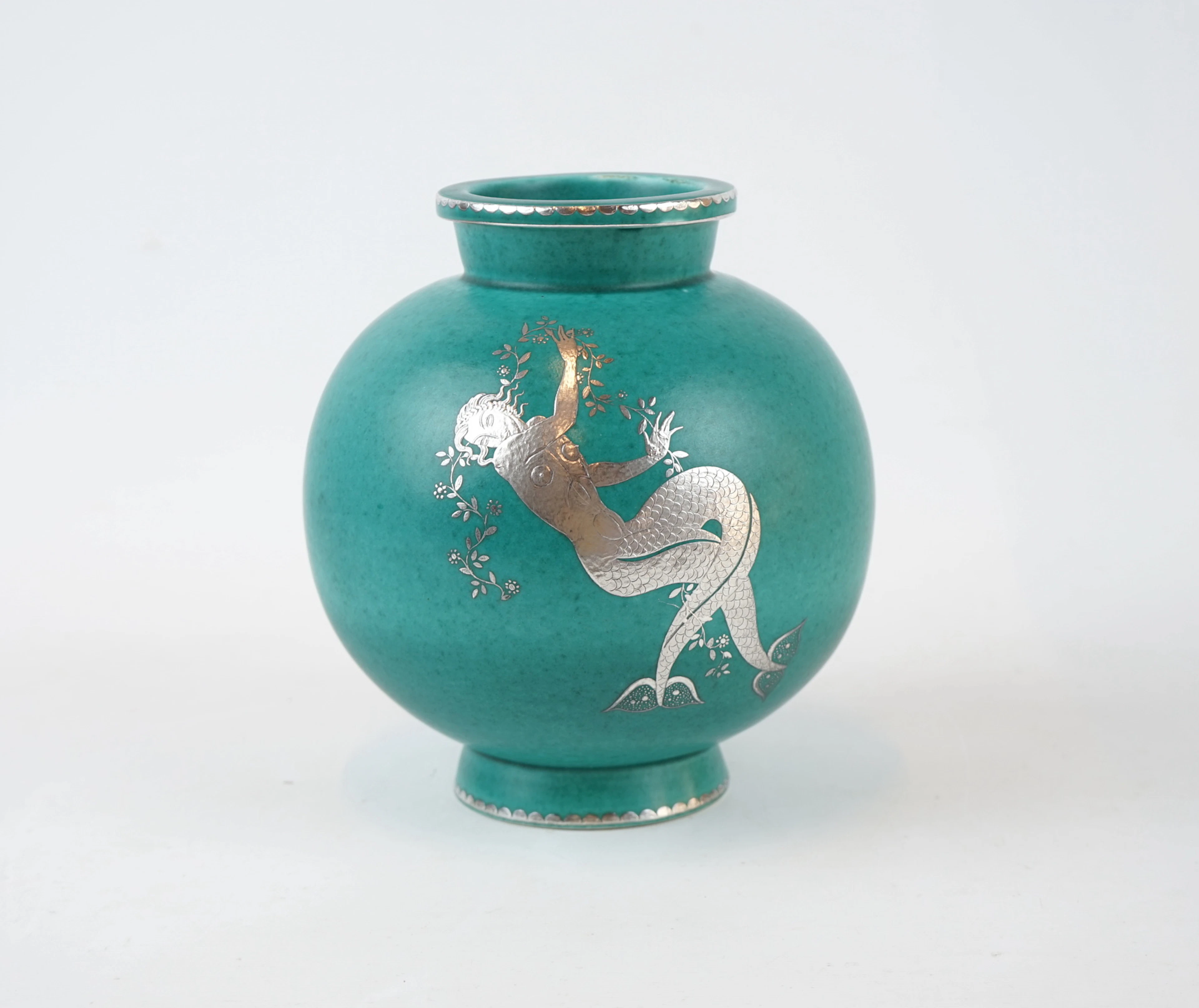 Wilhelm Kåge, un vaso a globo d'argento, ''Argenta''