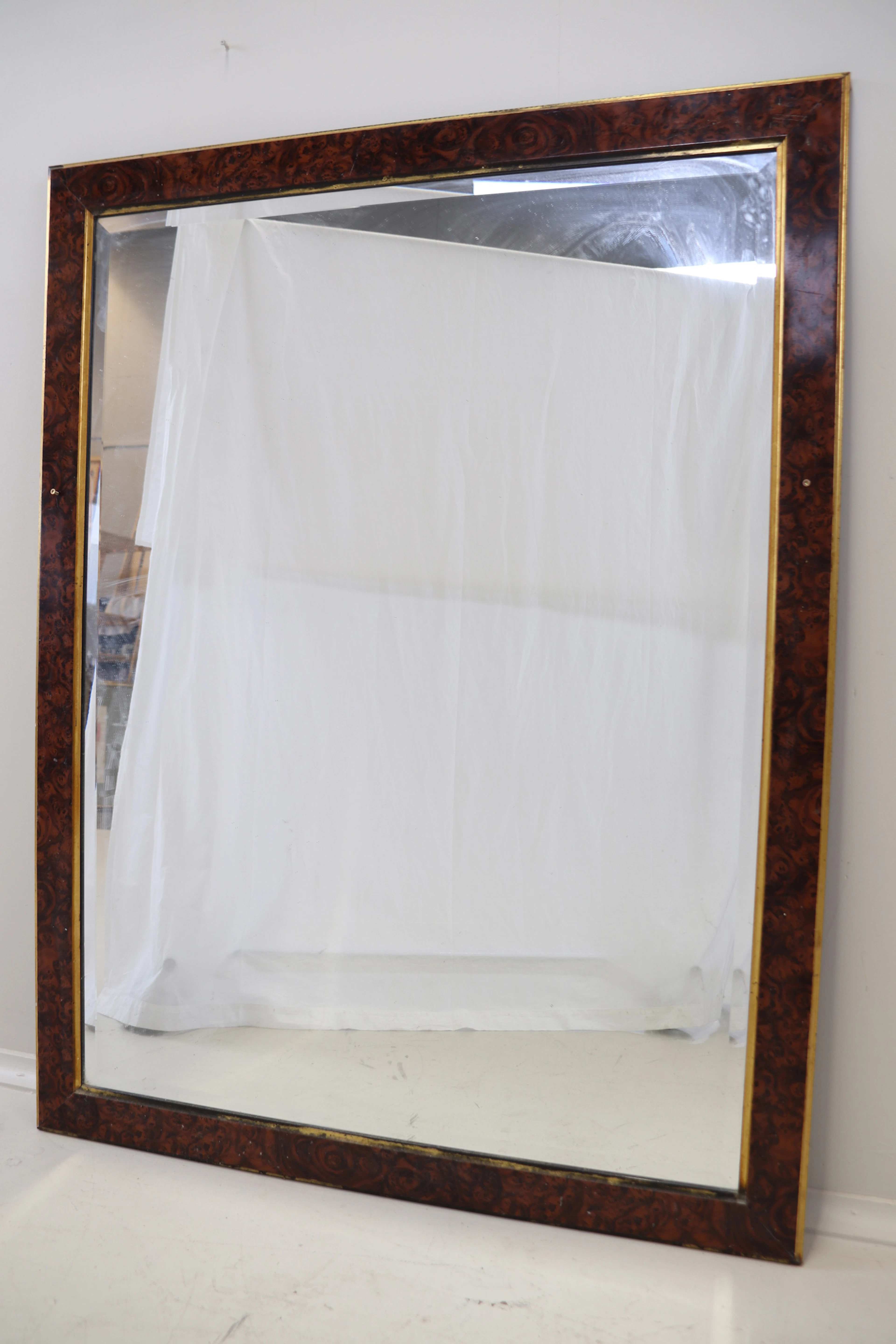 Specchio, cornice di legno.