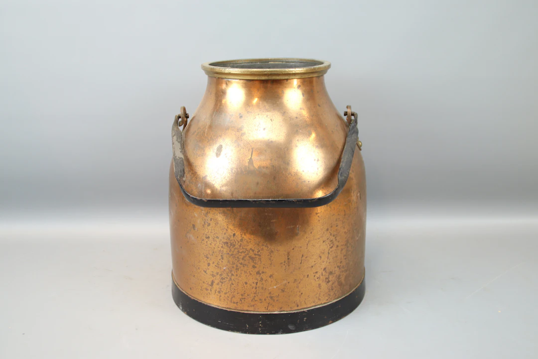 Milk jug, cups.