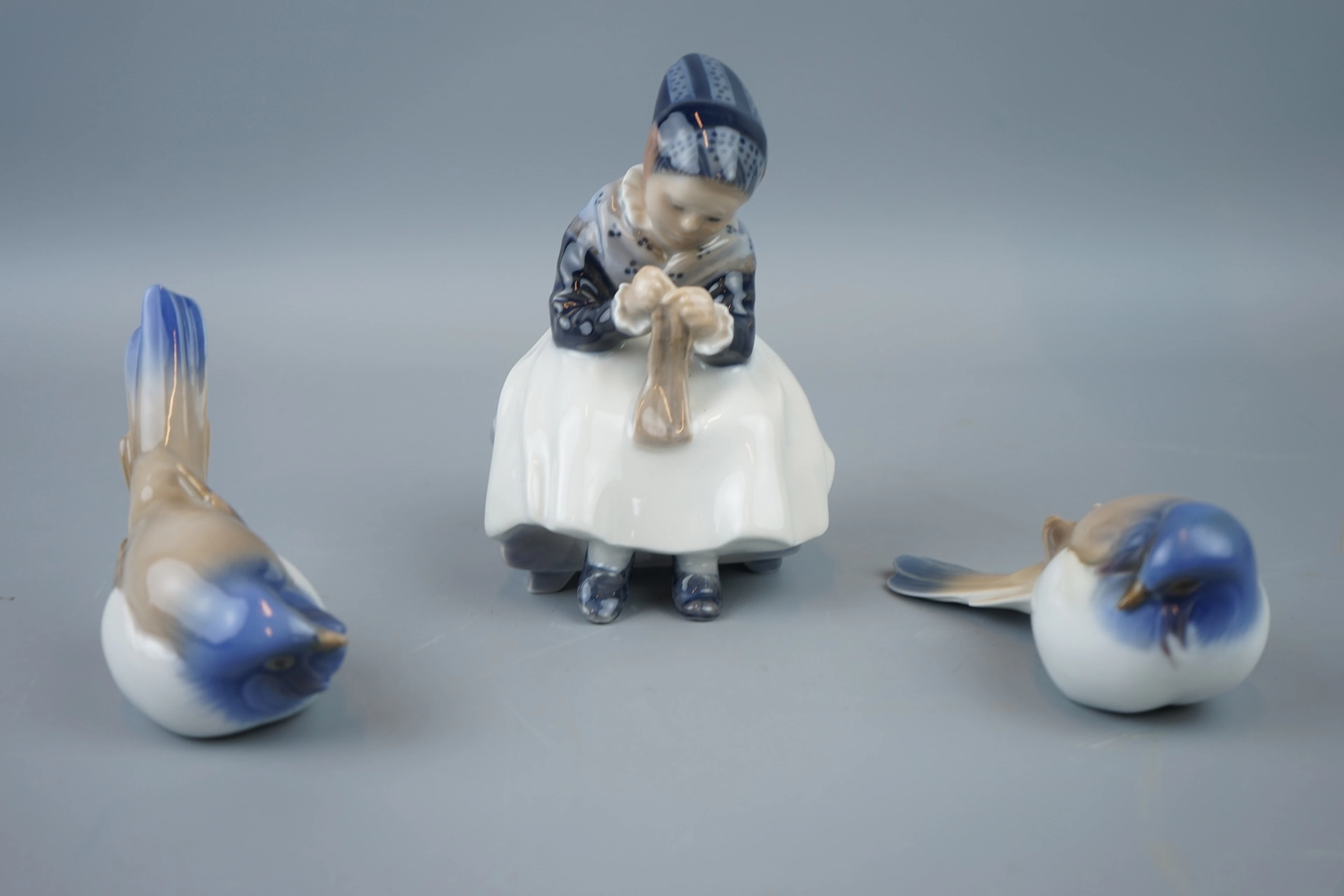 Figuras, 3 piezas, porcelana, Royal Copenhagen y Bing & Grondahl.