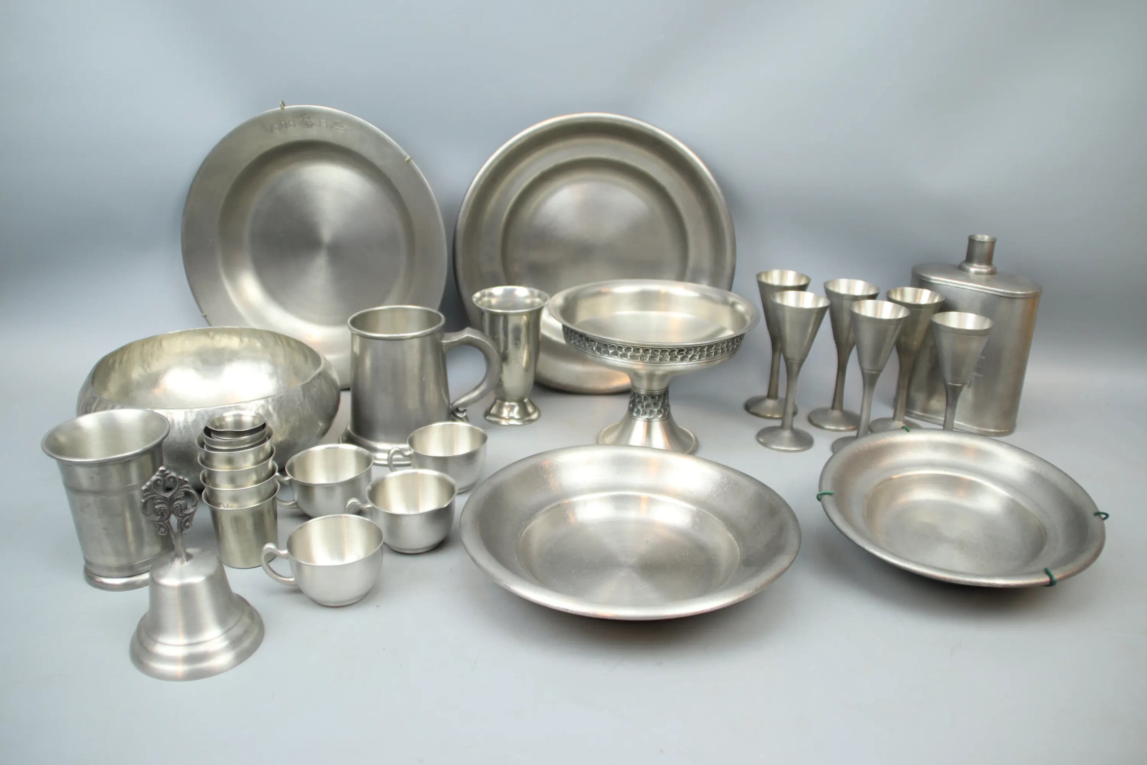 Objets en étain, un lot.