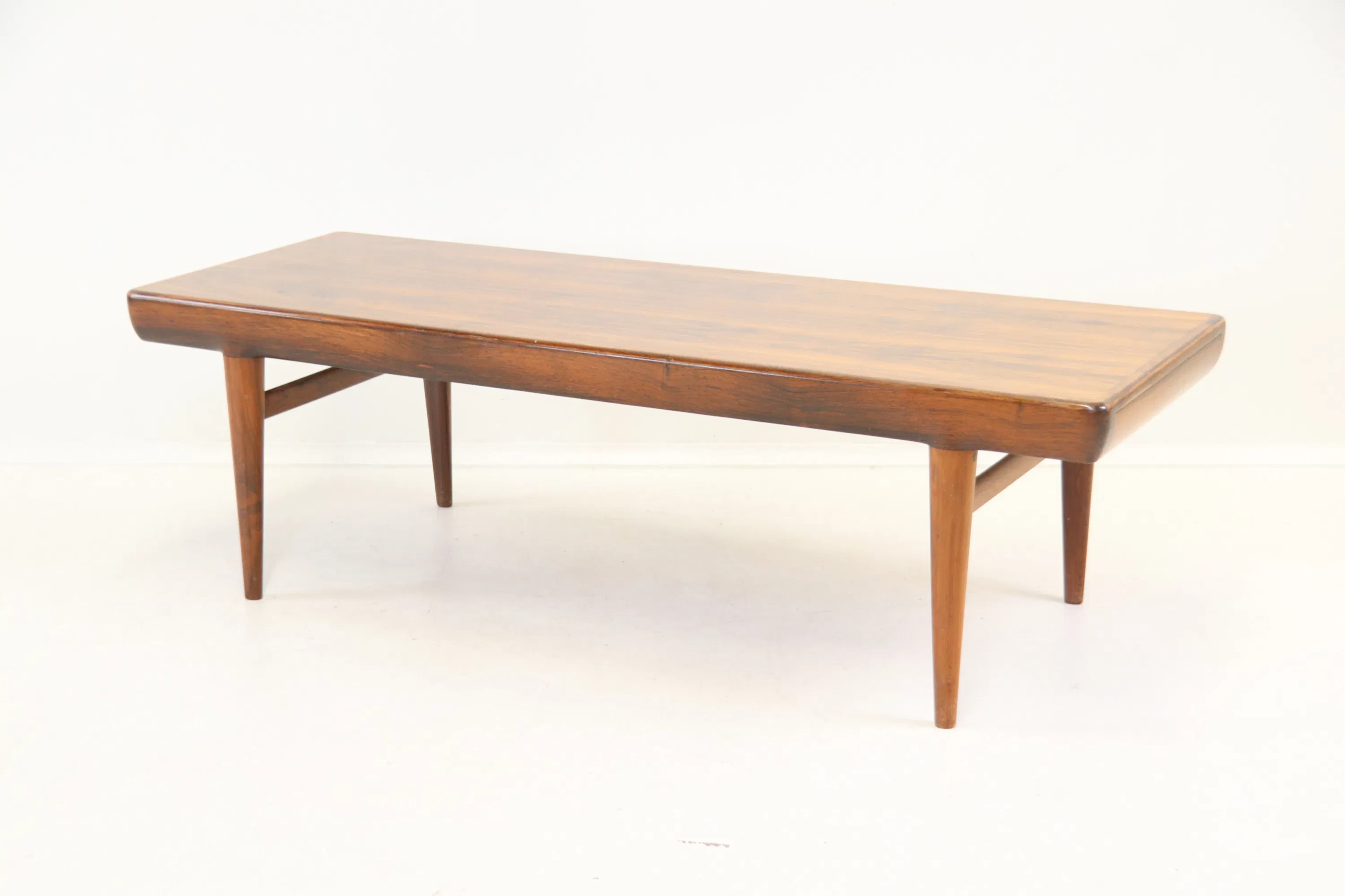 Johannes Andersen, una mesa de centro de 2 cajones, jacaranda, Silkeborg, Dinamarca, años 60.