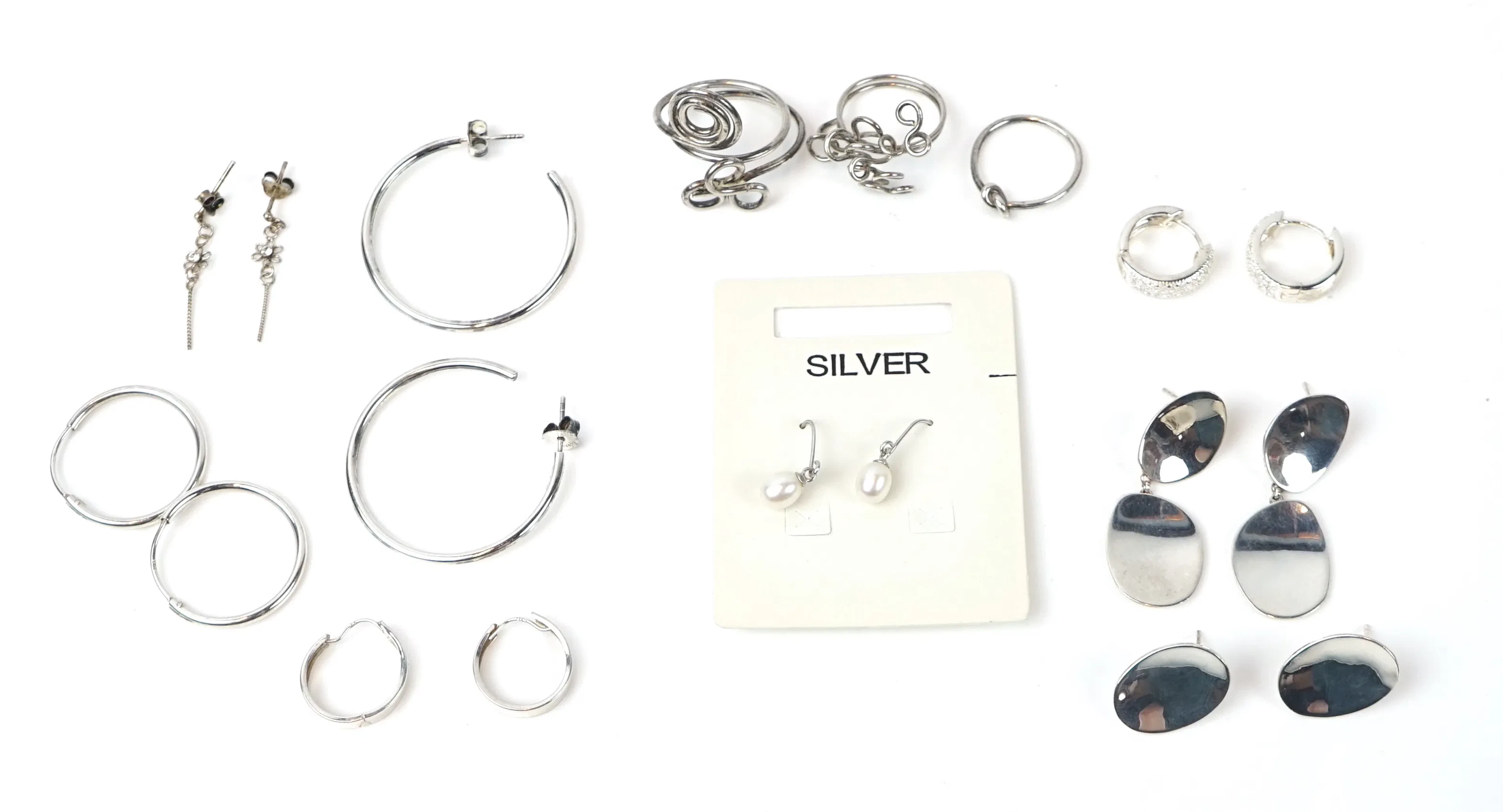 Ohrringe, 8 Paare und Ringe, 3 Stücke, Silber.
