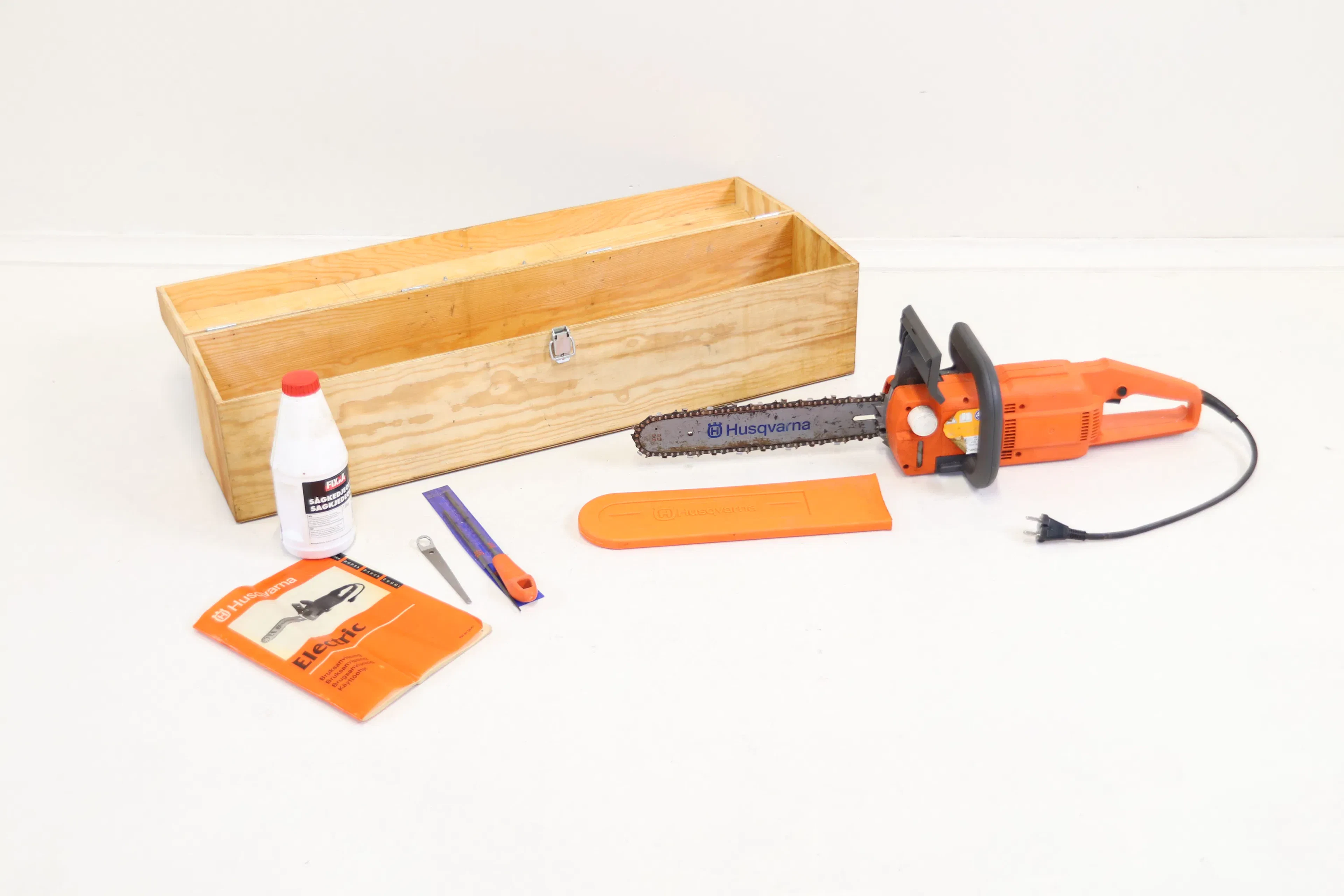 Chainsaw, Husqvarna Electric 1200, and accessories.