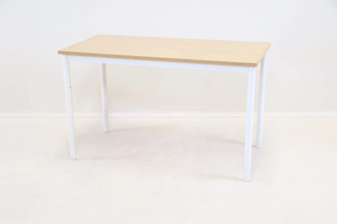 Table, wood/metal.
