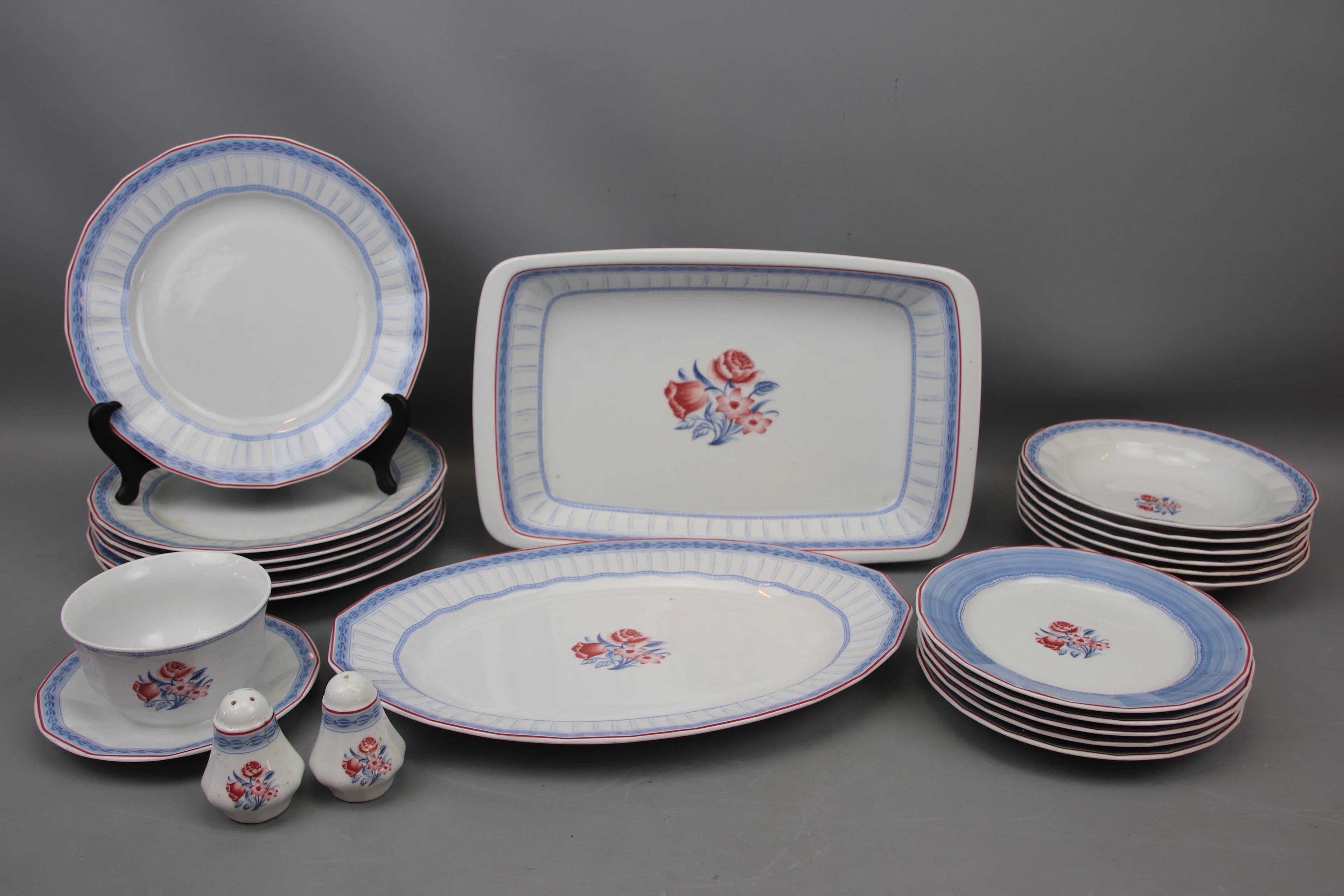 Jackie Lynd, a 22-piece dinnerware, porcelain, "Madeleine", Christineholm