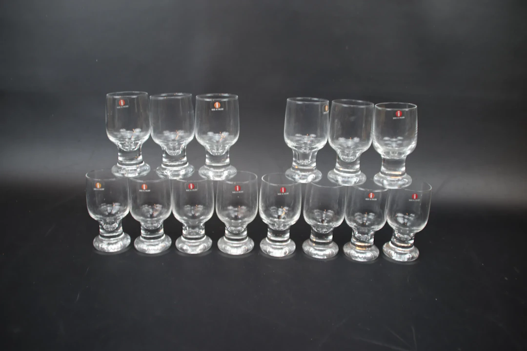 Tapio Wirkkala, una copa de vino fortificada, 14 piezas, "Joiko", Iittala, Finlandia.