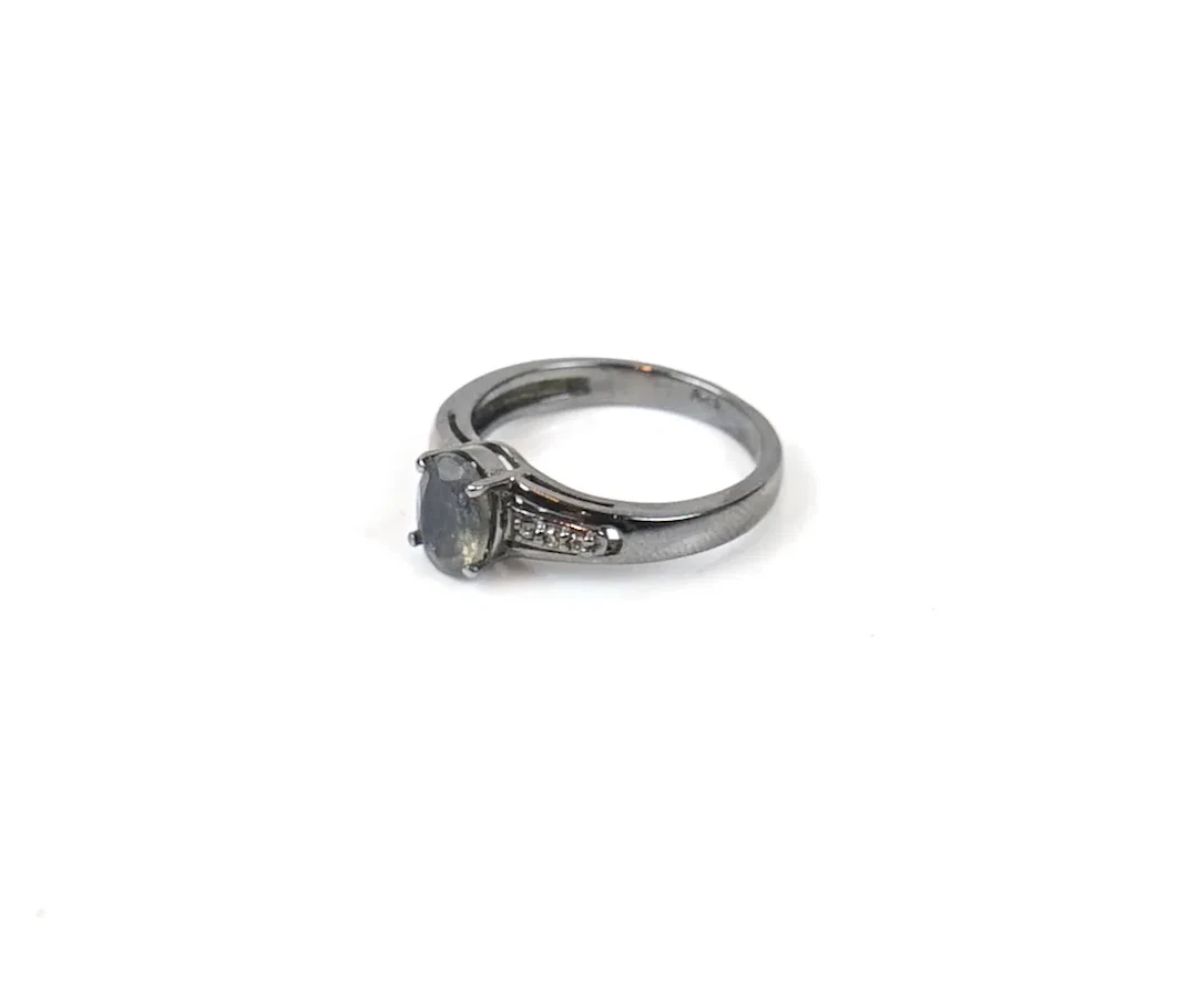 Ring, sterling silver with labradorite and rose-cut diamonds, contemporary.