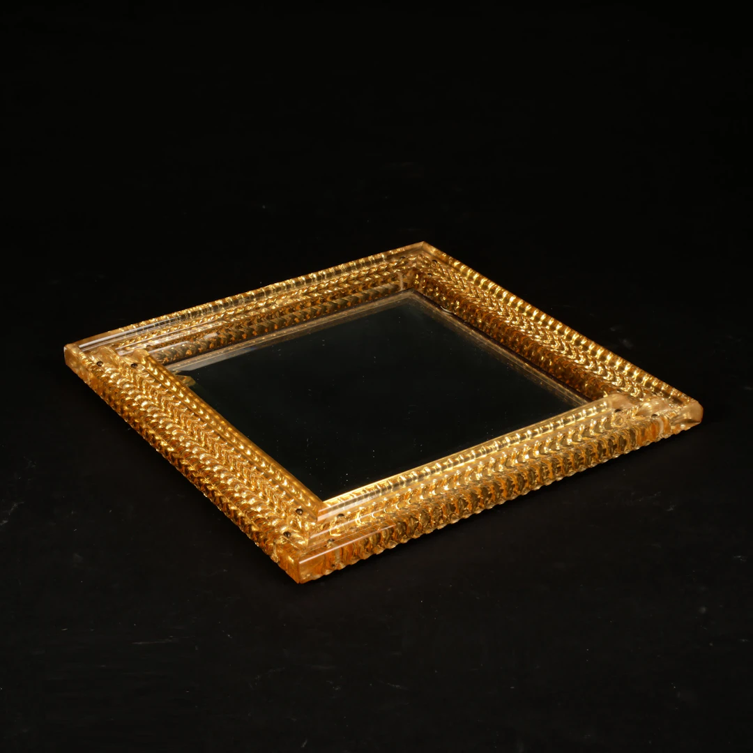 TOALETTBORDSSPEGEL, ram i bärnstensfärgat glas, möjligen Murano, 1930/40-tal.