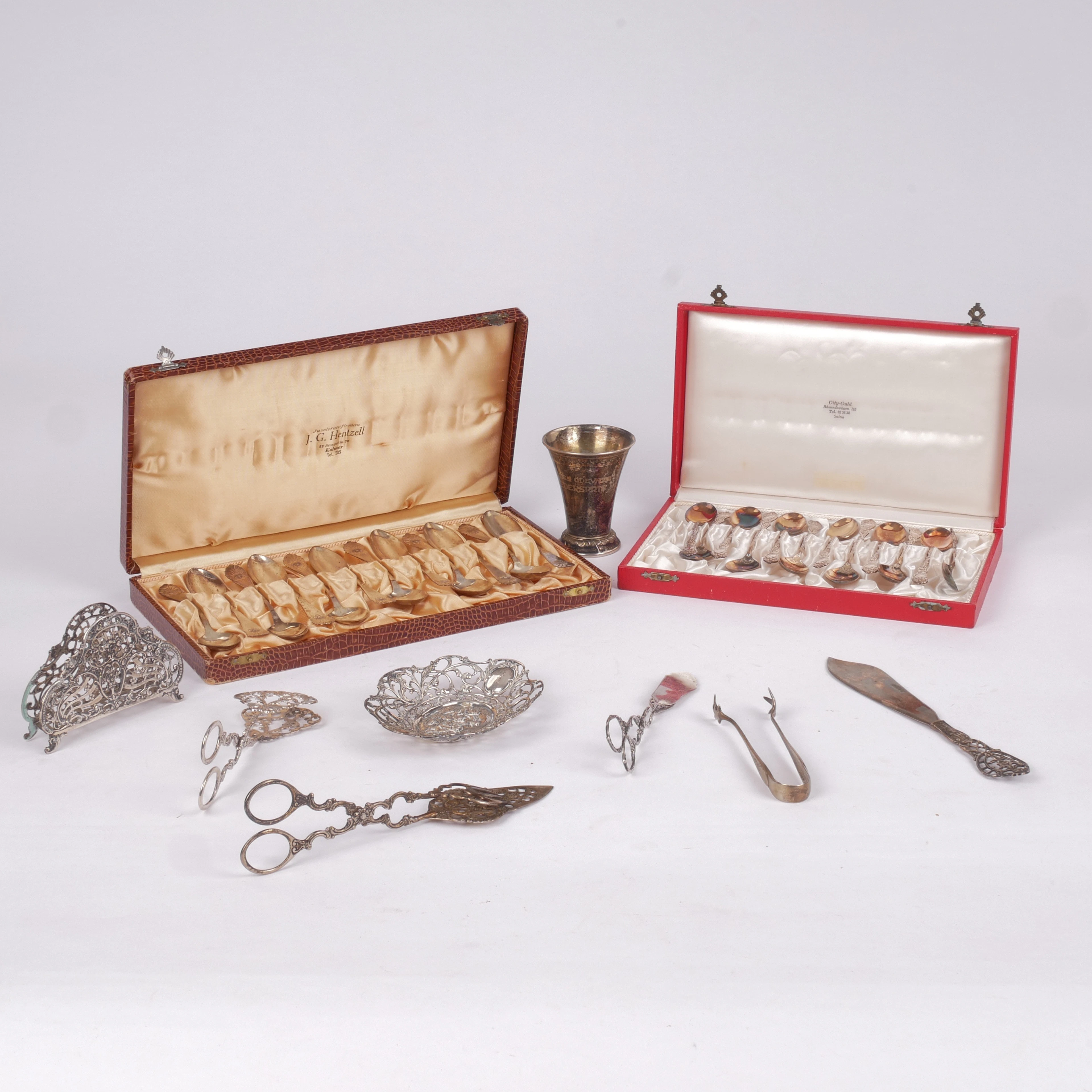 KAFFESKEDAR, TÄNGER, STÄLL, SPADE mm. Silver.