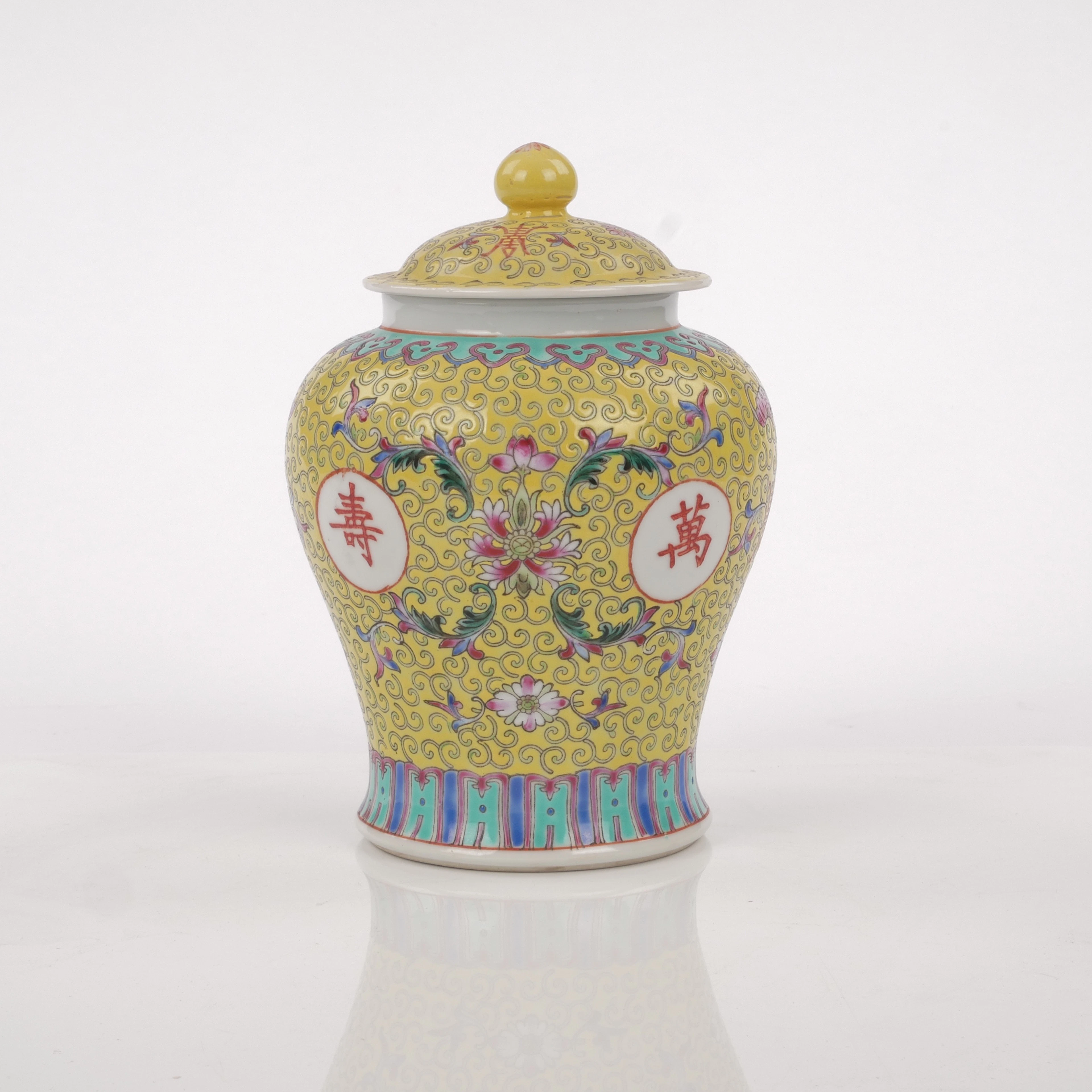 BOJAN/INGEFÄRSKRUKA, porslin, Kina, 1900-tal.
