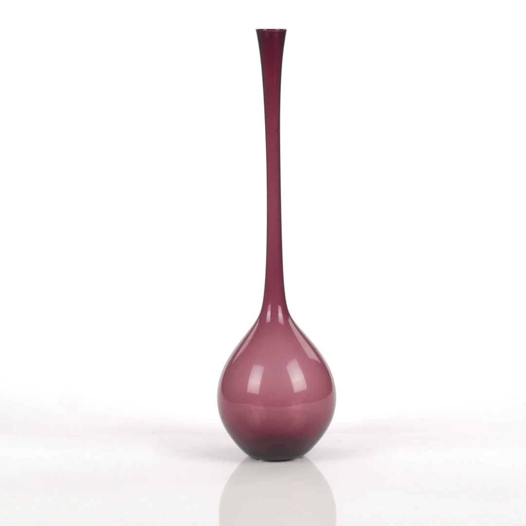 ARTHUR PERCY. Blomglas, ametistfärgat glas, Gullaskruf, 1950-tal.