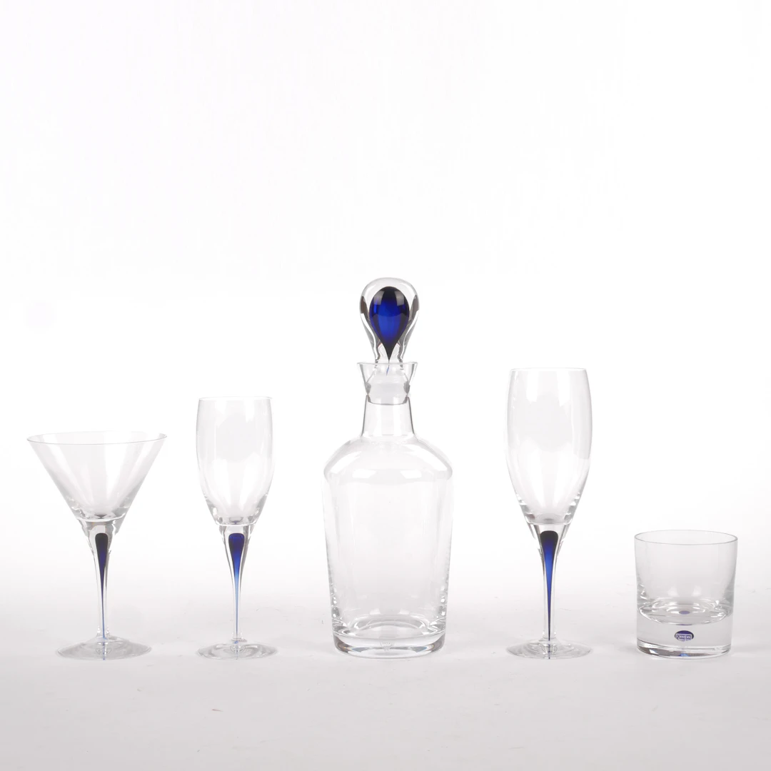 ERIKA LAGERBIELKE. Glasservis, 33 delar, "Intermezzo", blå droppe, Orrefors.