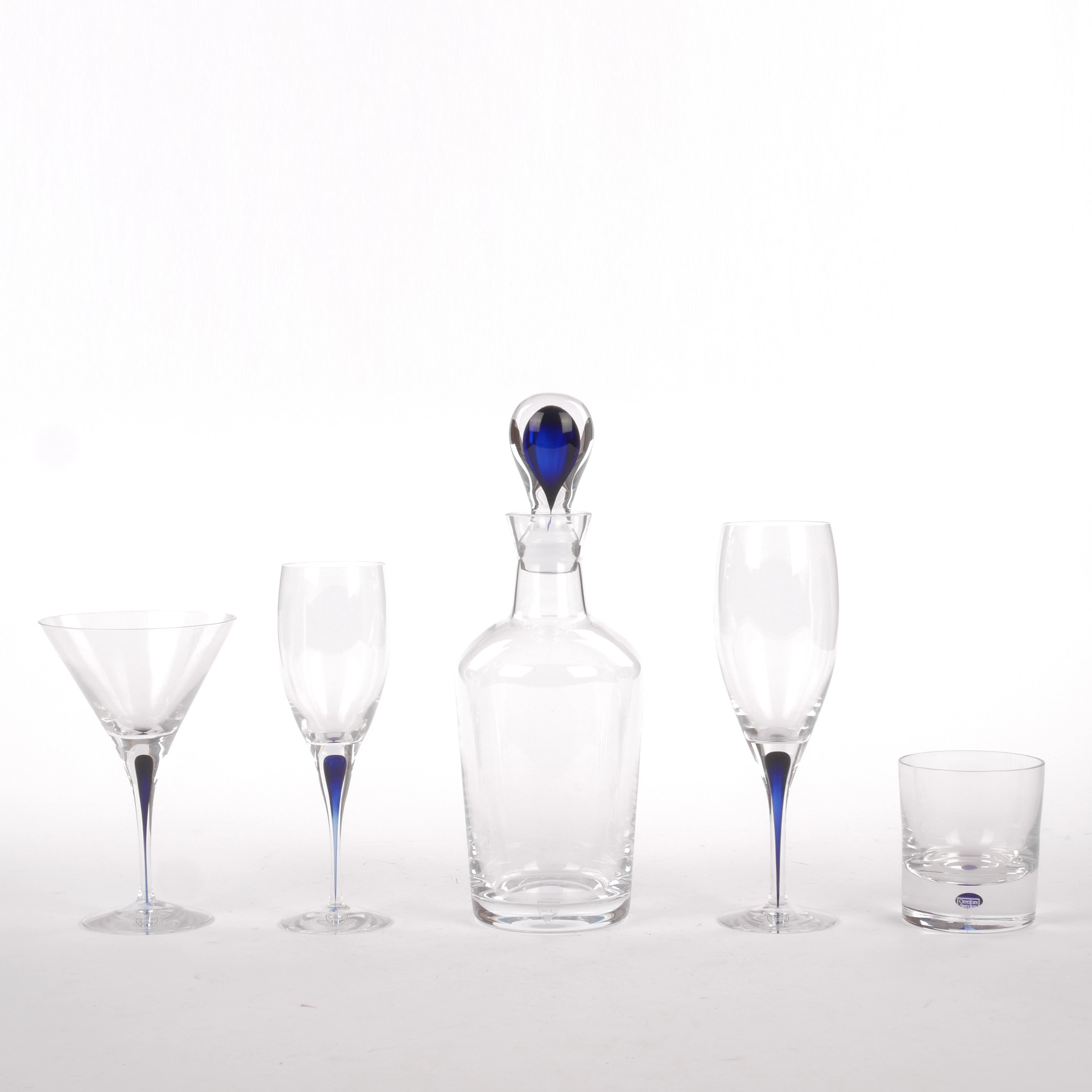 ERIKA LAGERBIELKE. Glasservis, 33 delar, "Intermezzo", blå droppe, Orrefors.