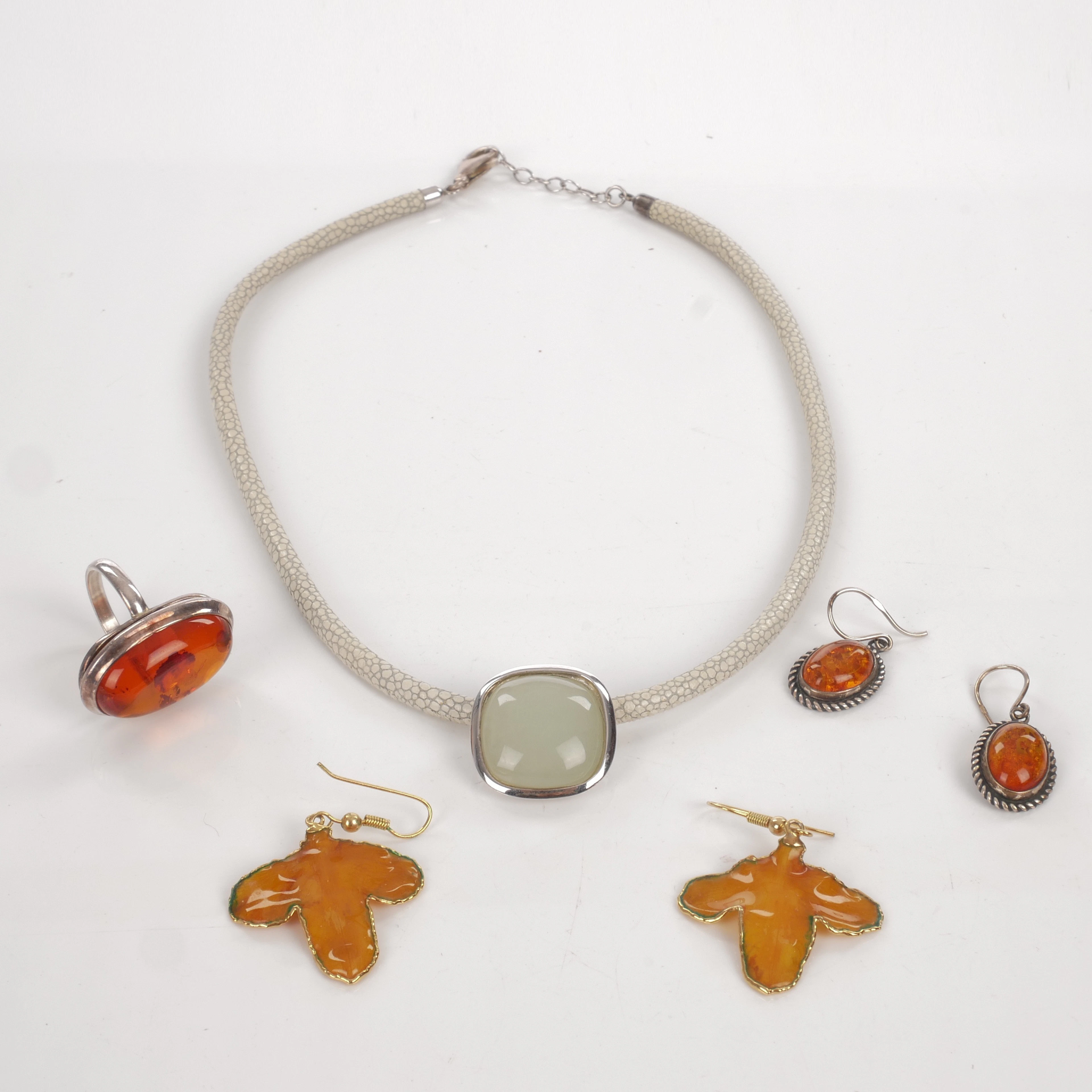 ÖRHÄNGEN, COLLIER, RING. 6 st.