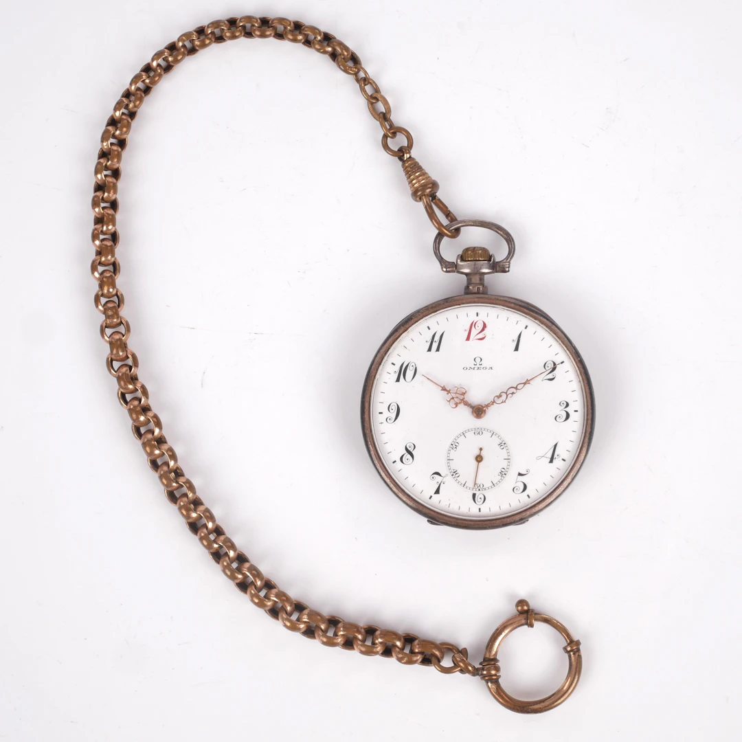 OMEGA. Fickur, rödtolva, silver, 1900-talets första kvartal.