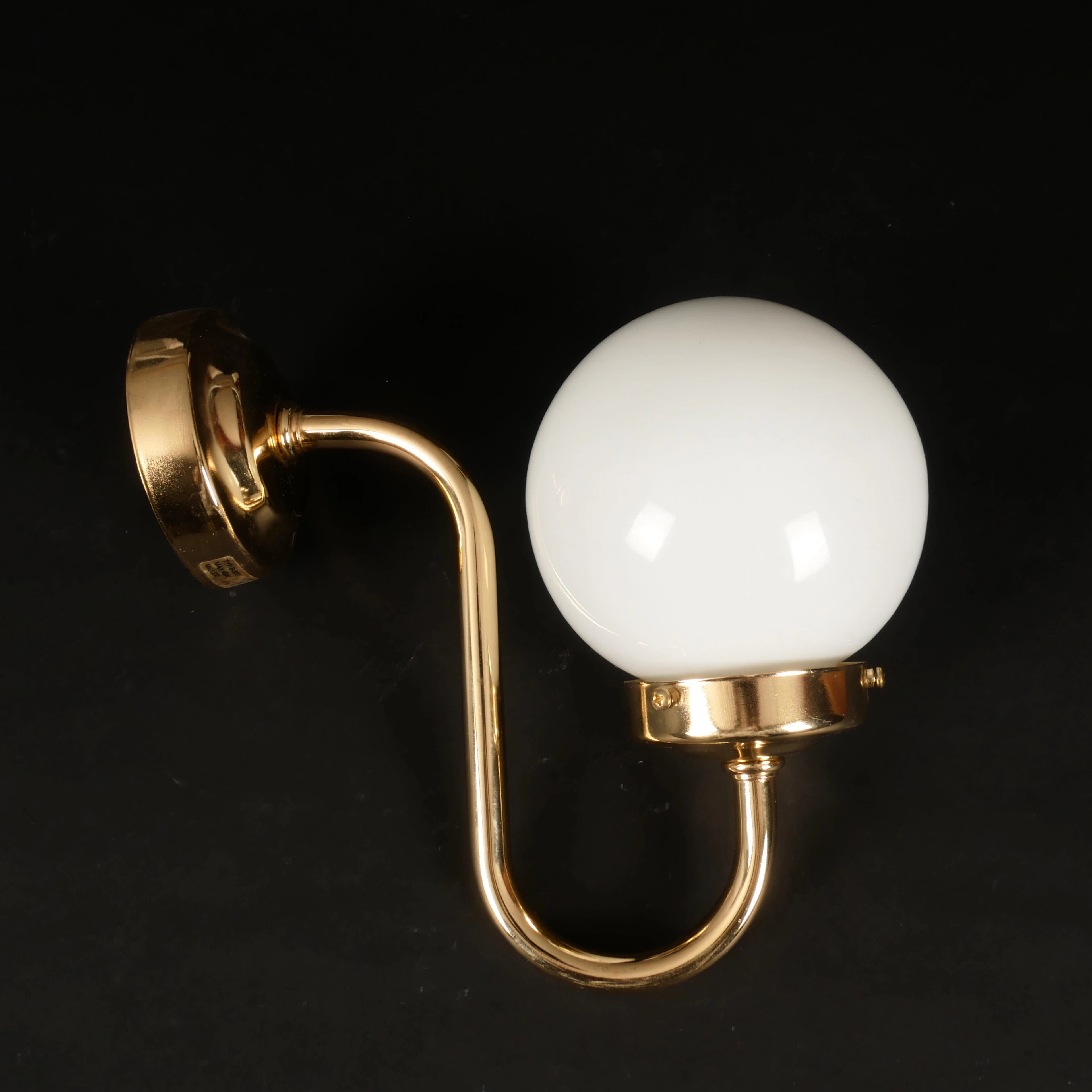 VÄGGLAMPA, gulmetall och glas, samtida.