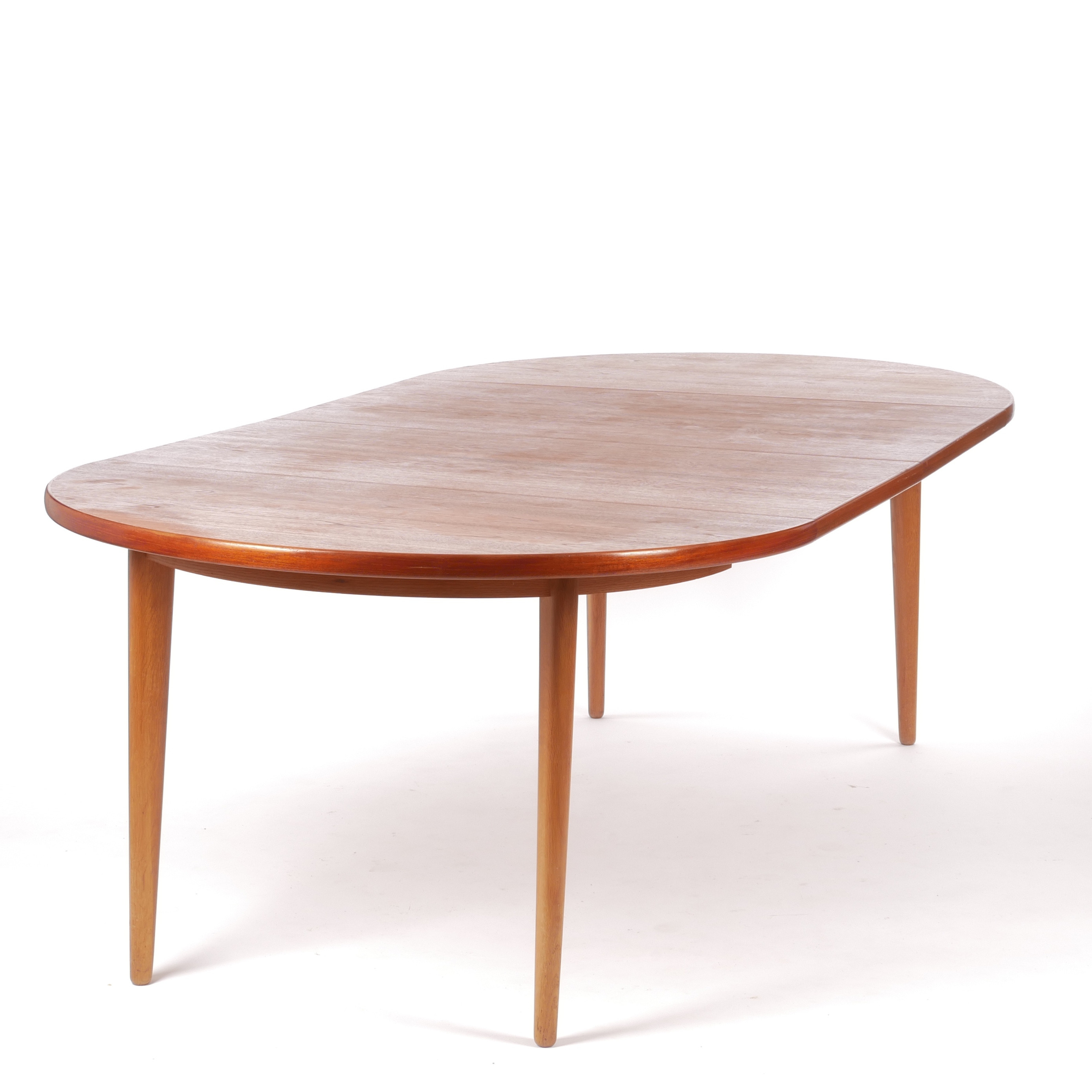 KARL-ERIK EKSELIUS. Matbord, teak och ek, 3 delar, JOC, Vetlanda, 1950/60-tal.