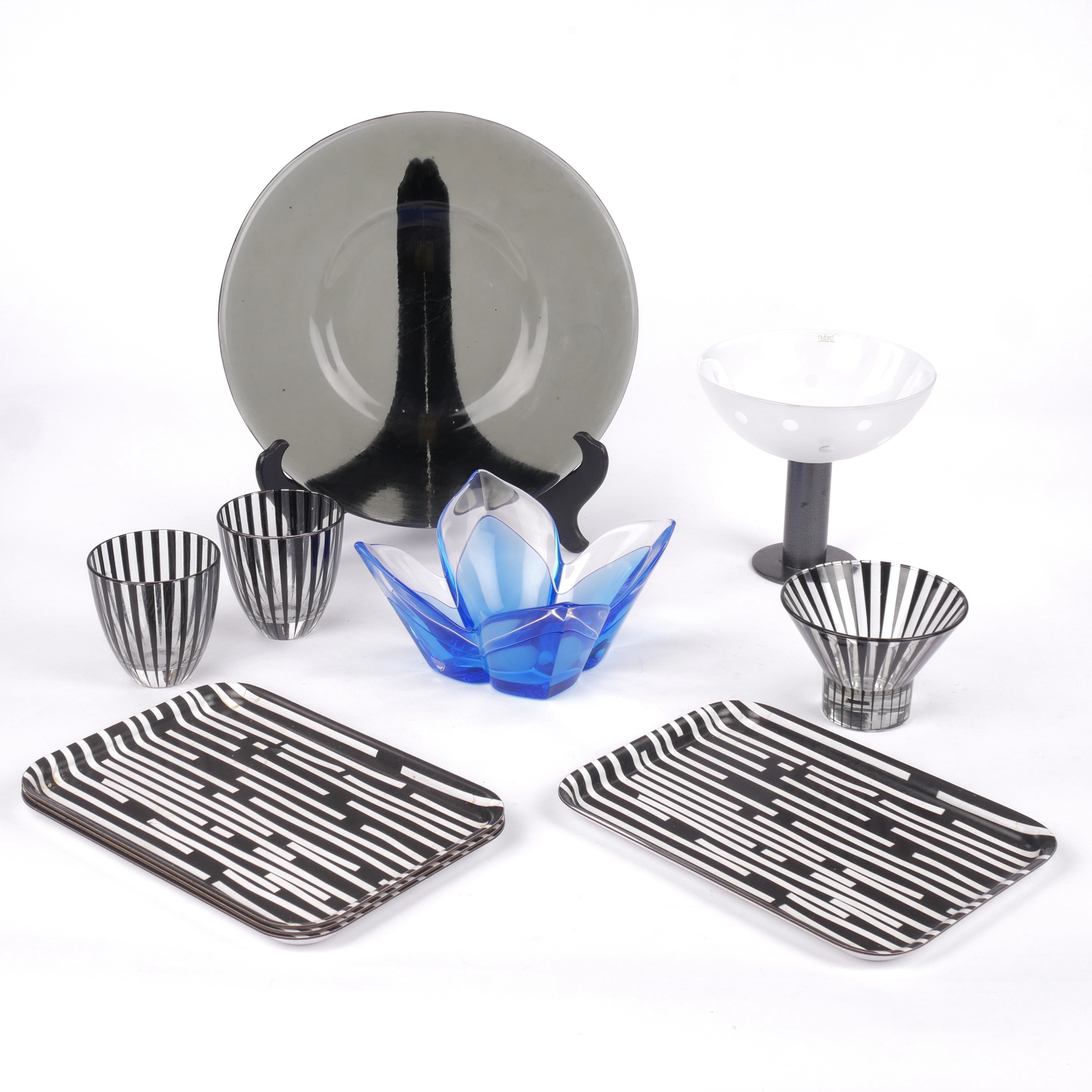 DIV GLAS OCH BRICKOR, bla Orrefors och Nybro glasbruk.