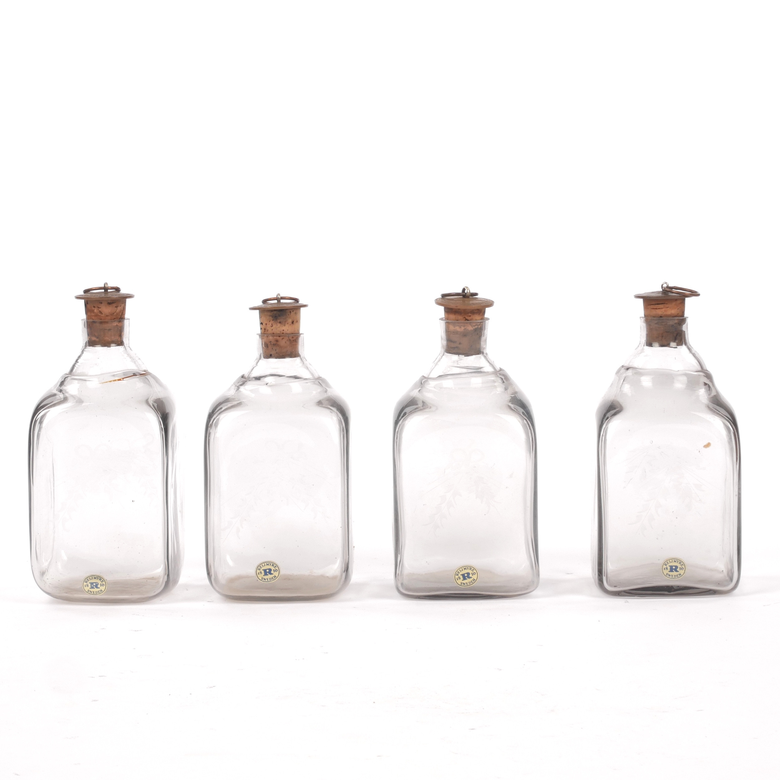 SNAPSFLASKOR, 4 st, Reijmyre, glas med etsad dekor, 1900-tal.