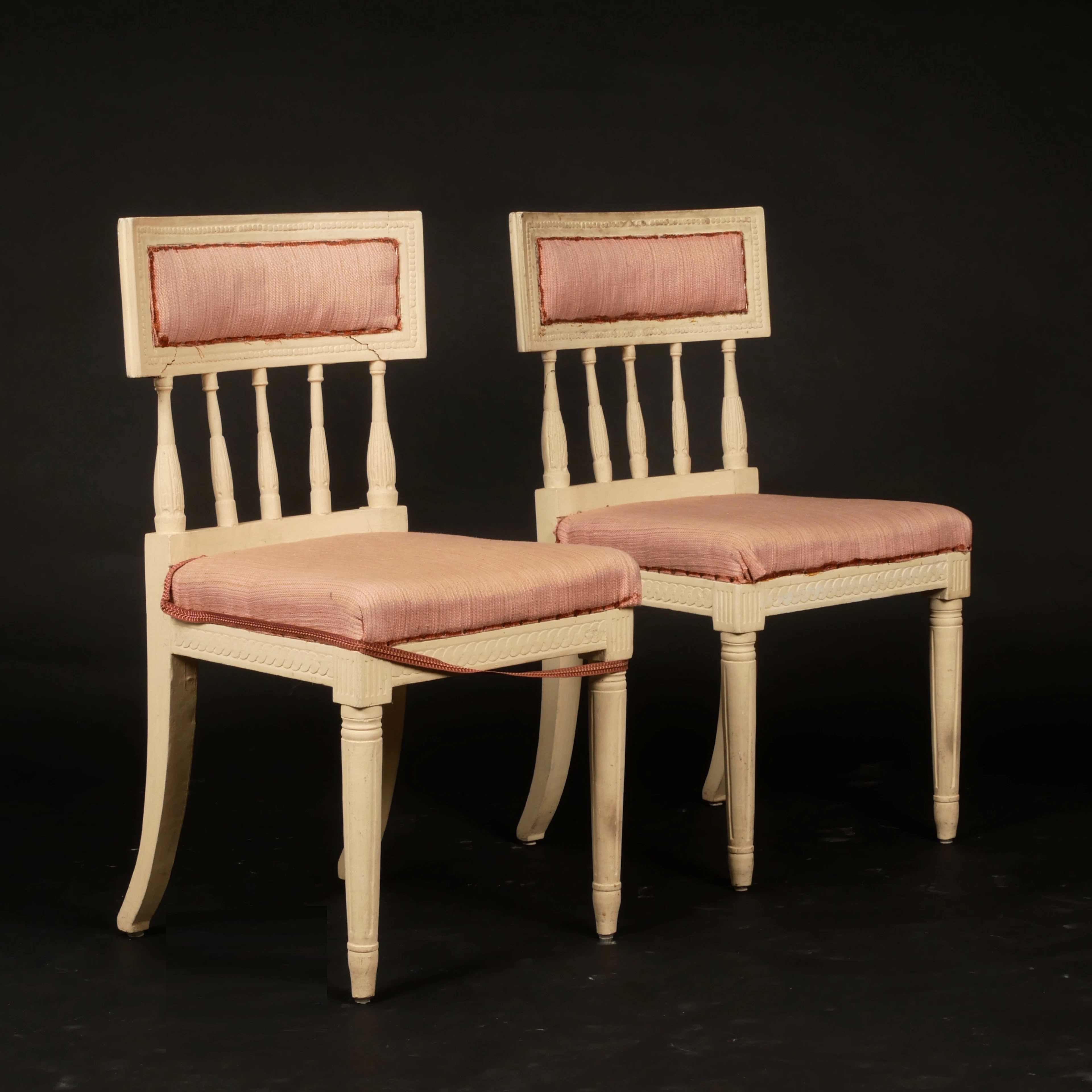 STOLAR, ett par, sengustaviansk stil, 1800-tal.