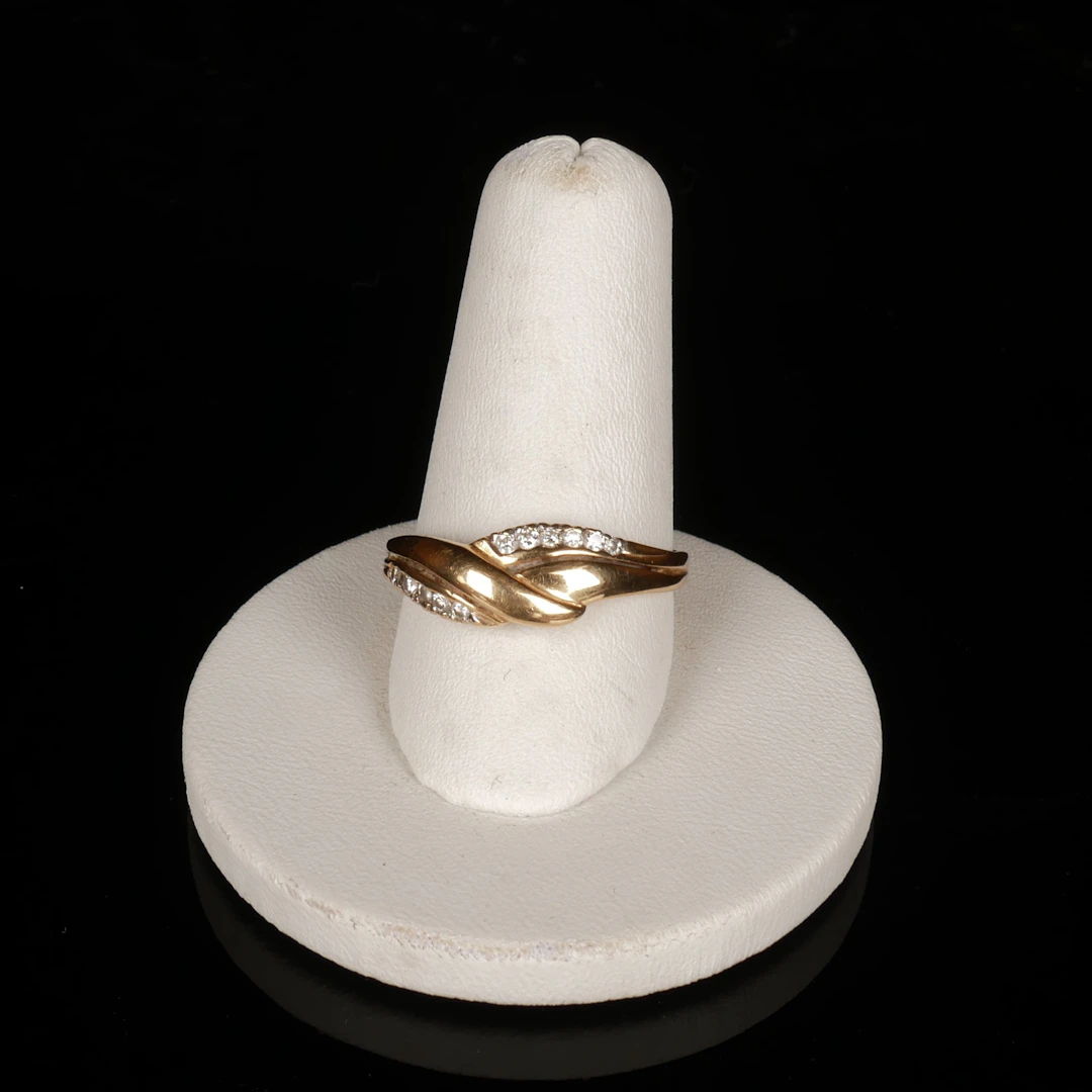 GULDRING MED DIAMANTER, 18K guld.