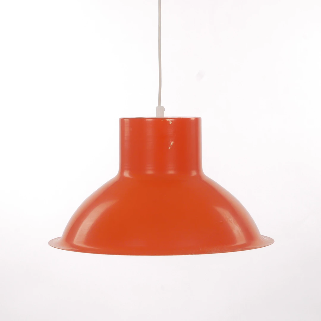 TAKLAMPA, orangelackerad plåt, IKEA, 1900-talets andra hälft.