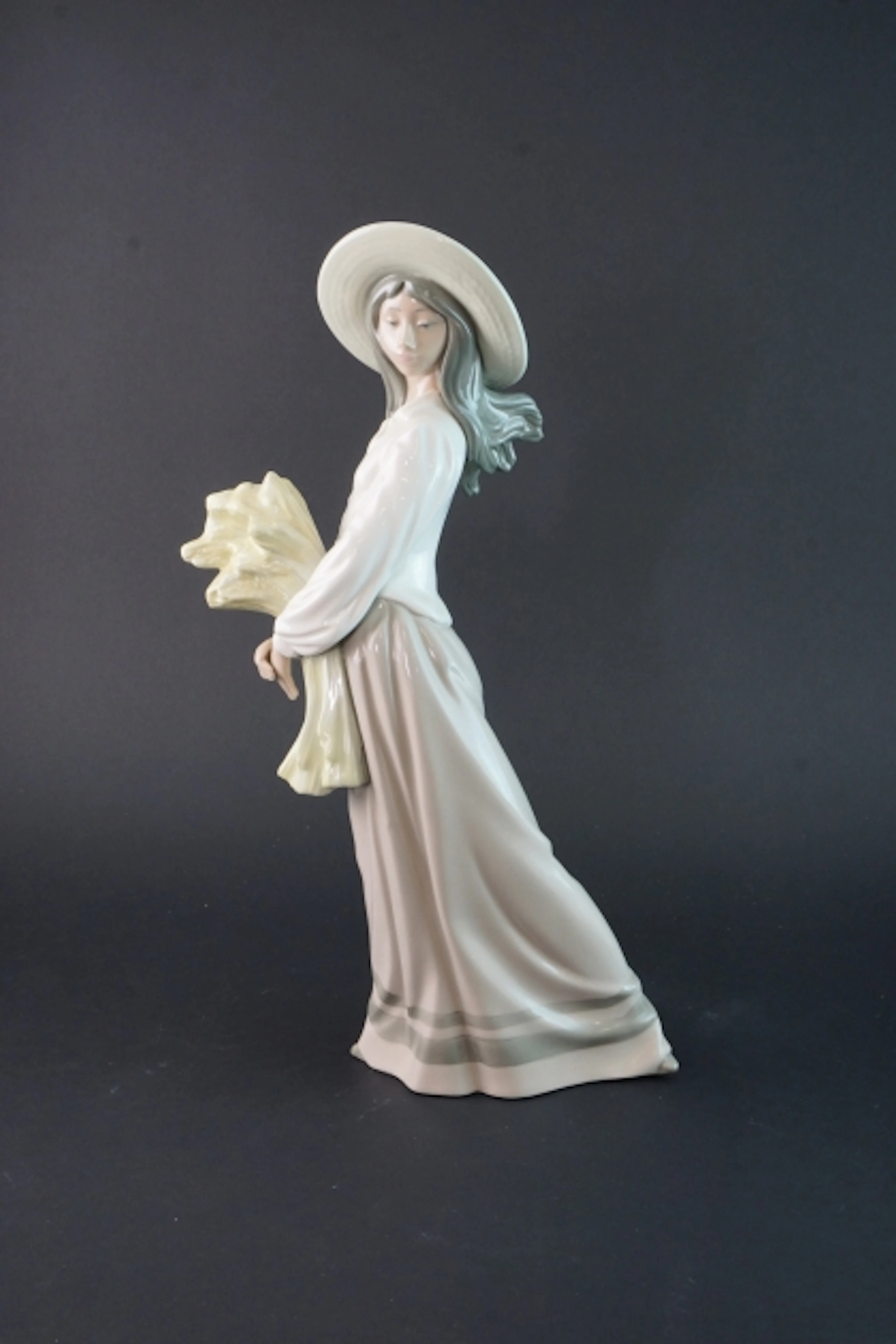 Nao by Lladro porslinsfigur