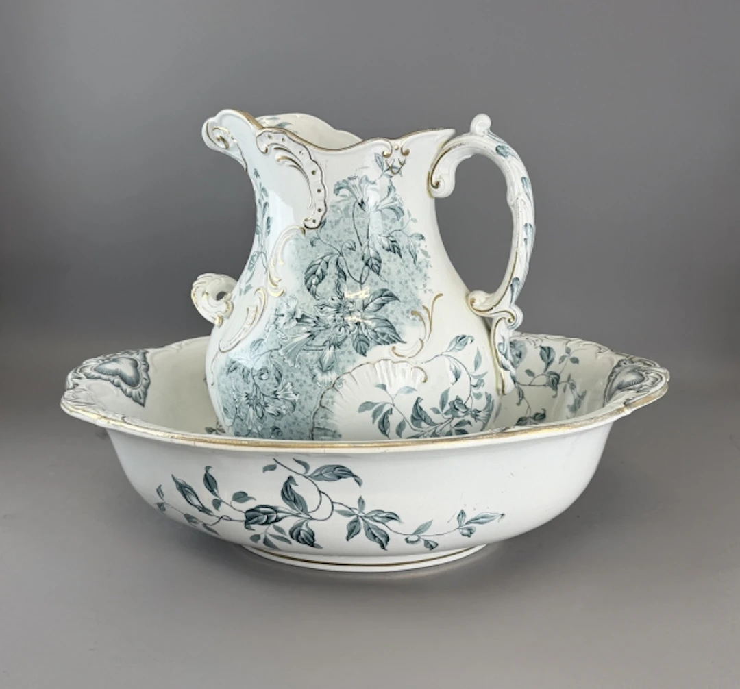 "VICTORIA" Tvättfat och Kanna, Rokokostil, Gustafsberg, 1800-tal.