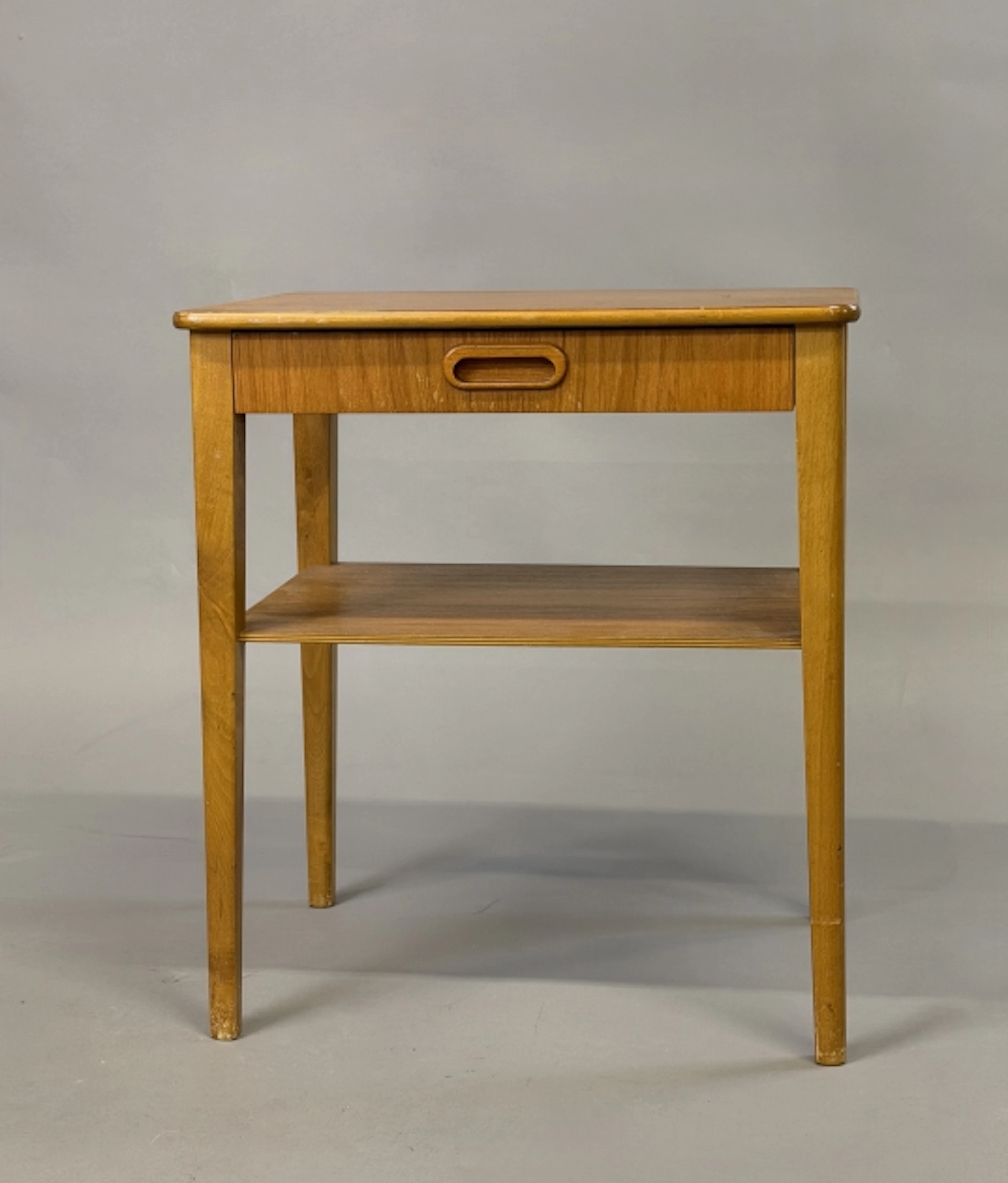 NATTDUKSBORD, Teak, 1900-talets mitt.