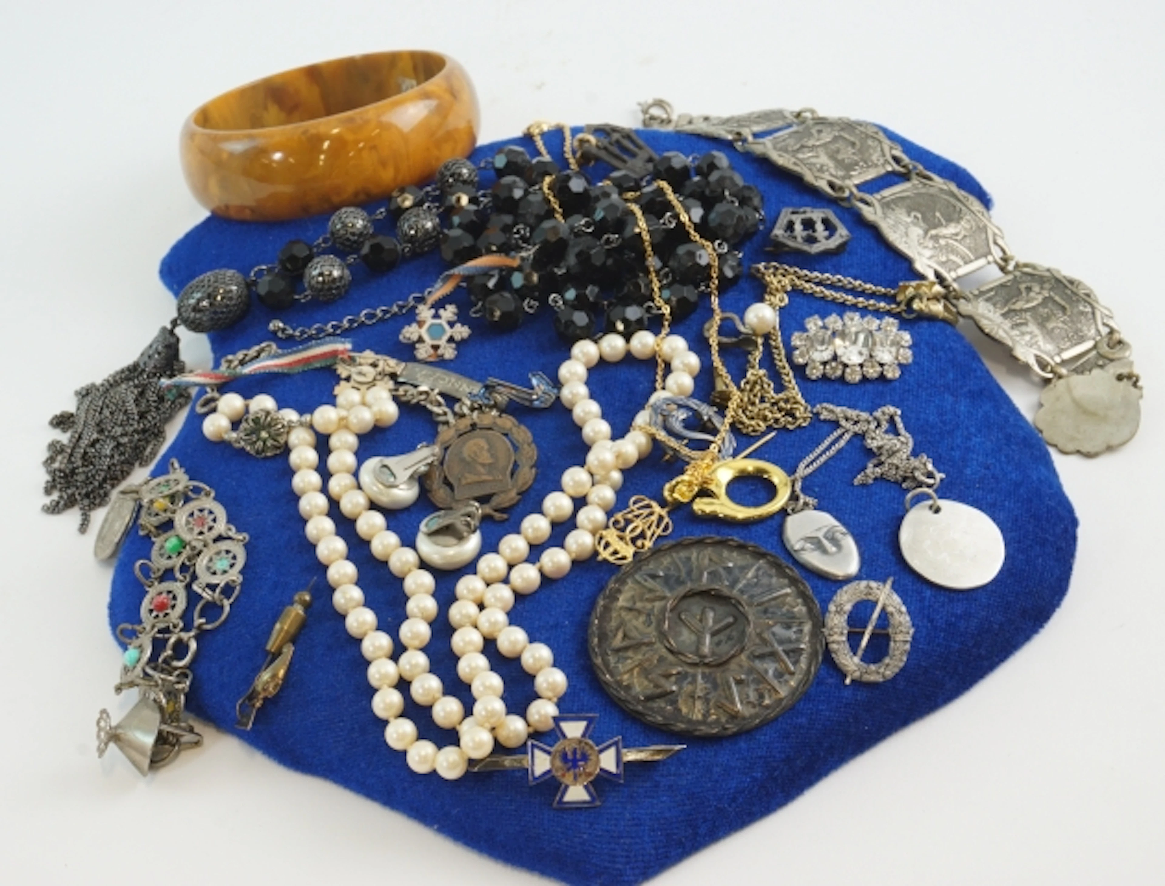 Halsband + Brosch Silver + Diverse Bijouterier