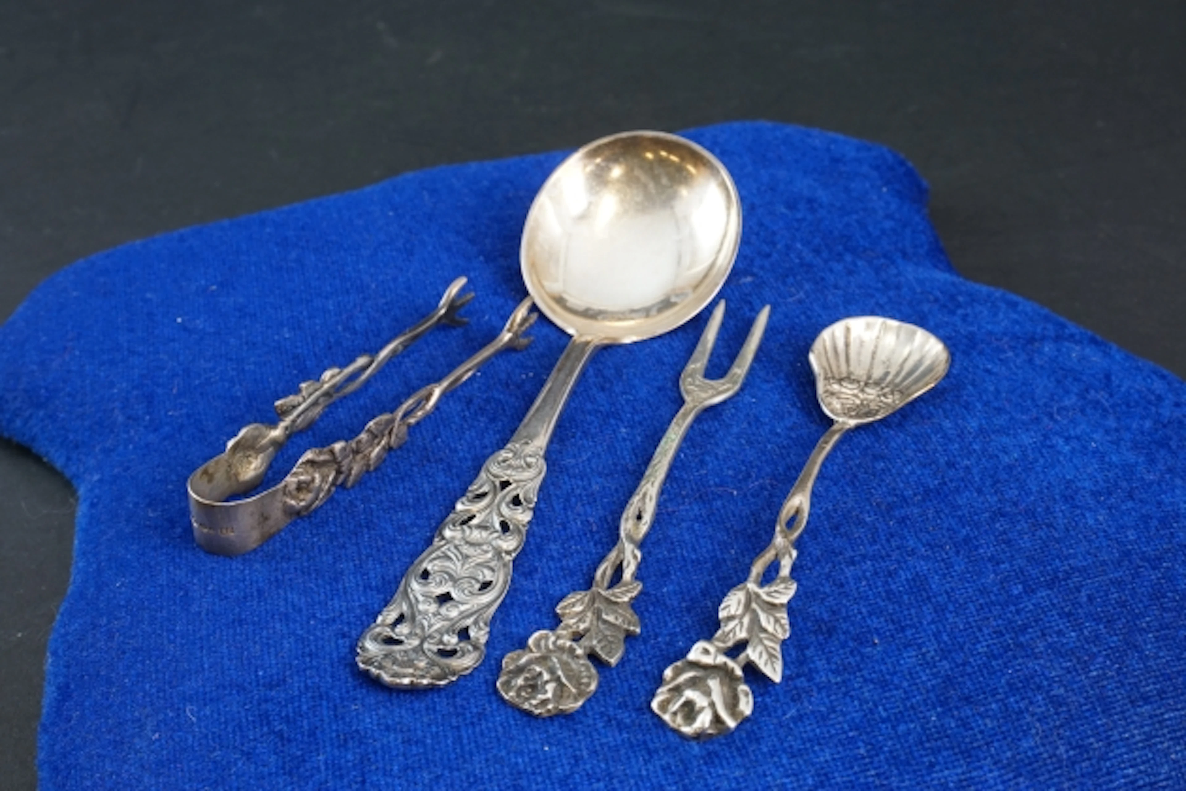 Silverbestick rosen, sockertång silver, kattfot 830S