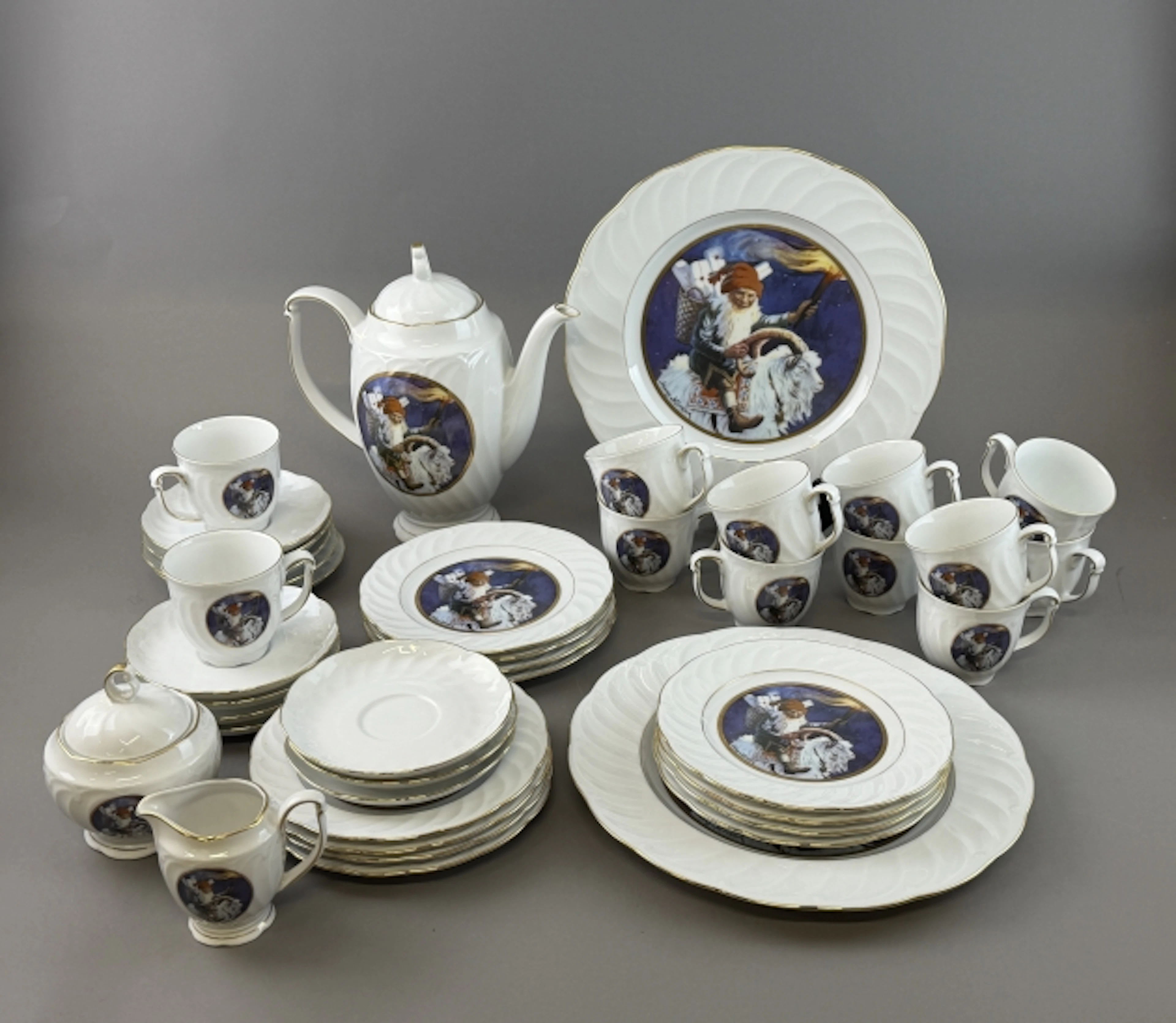 Kaffeservis 41 delar, motiv av Jenny Nyström, Kalmar läns museum