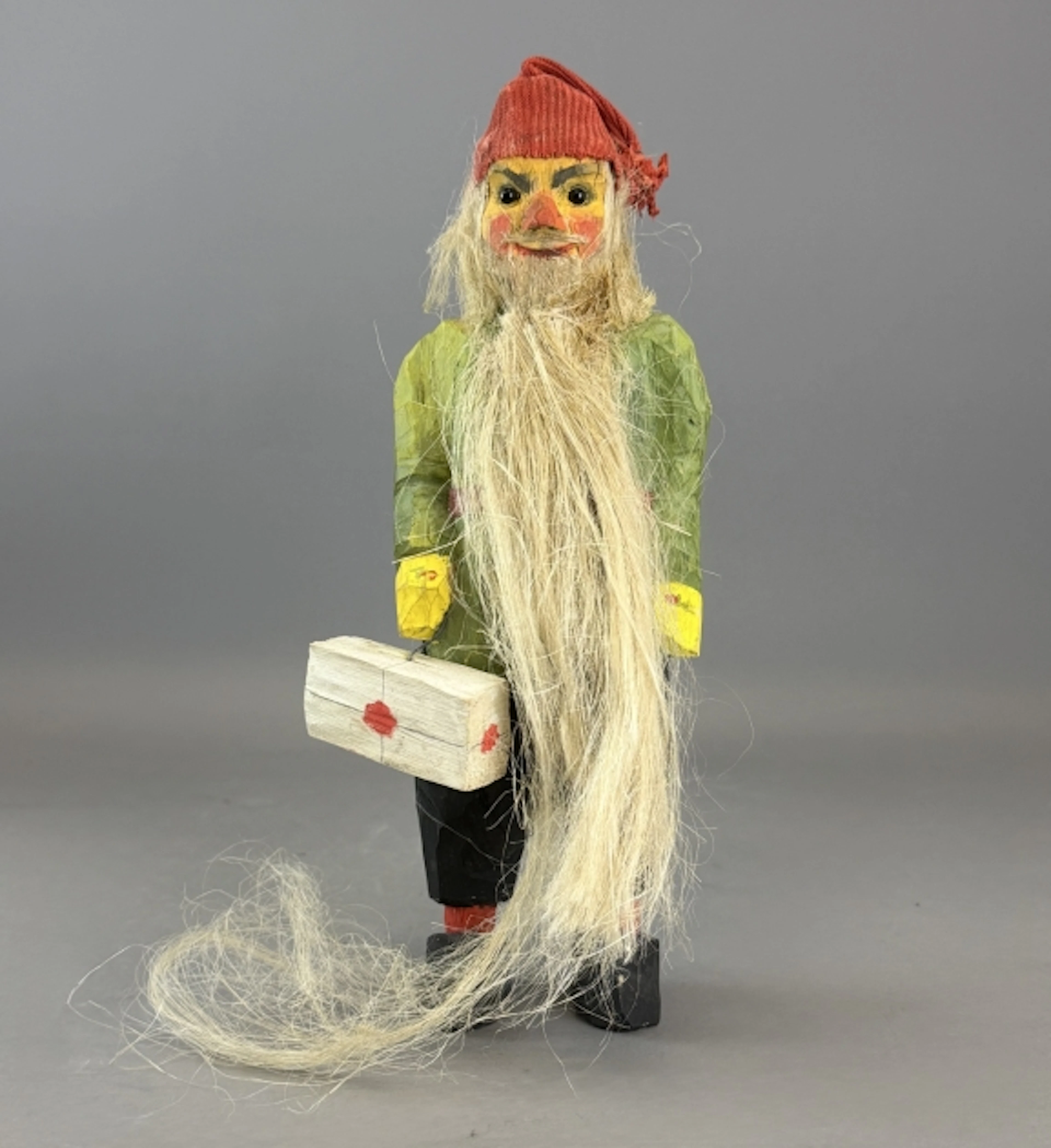 ÄLDRE TOMTE, snidat trä