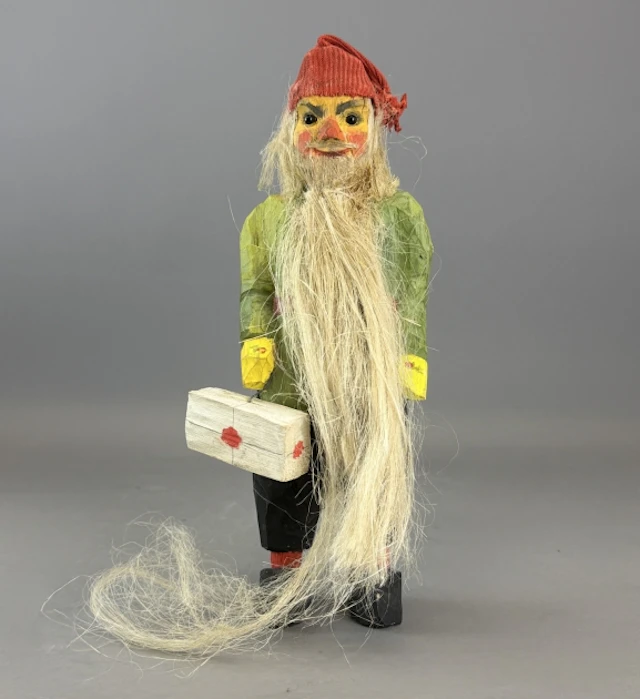 ÄLDRE TOMTE, snidat trä