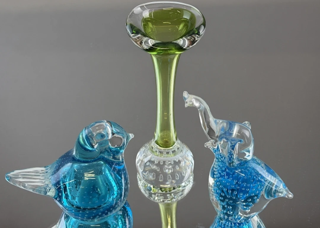 FIGURINER OCH VAS I GLAS