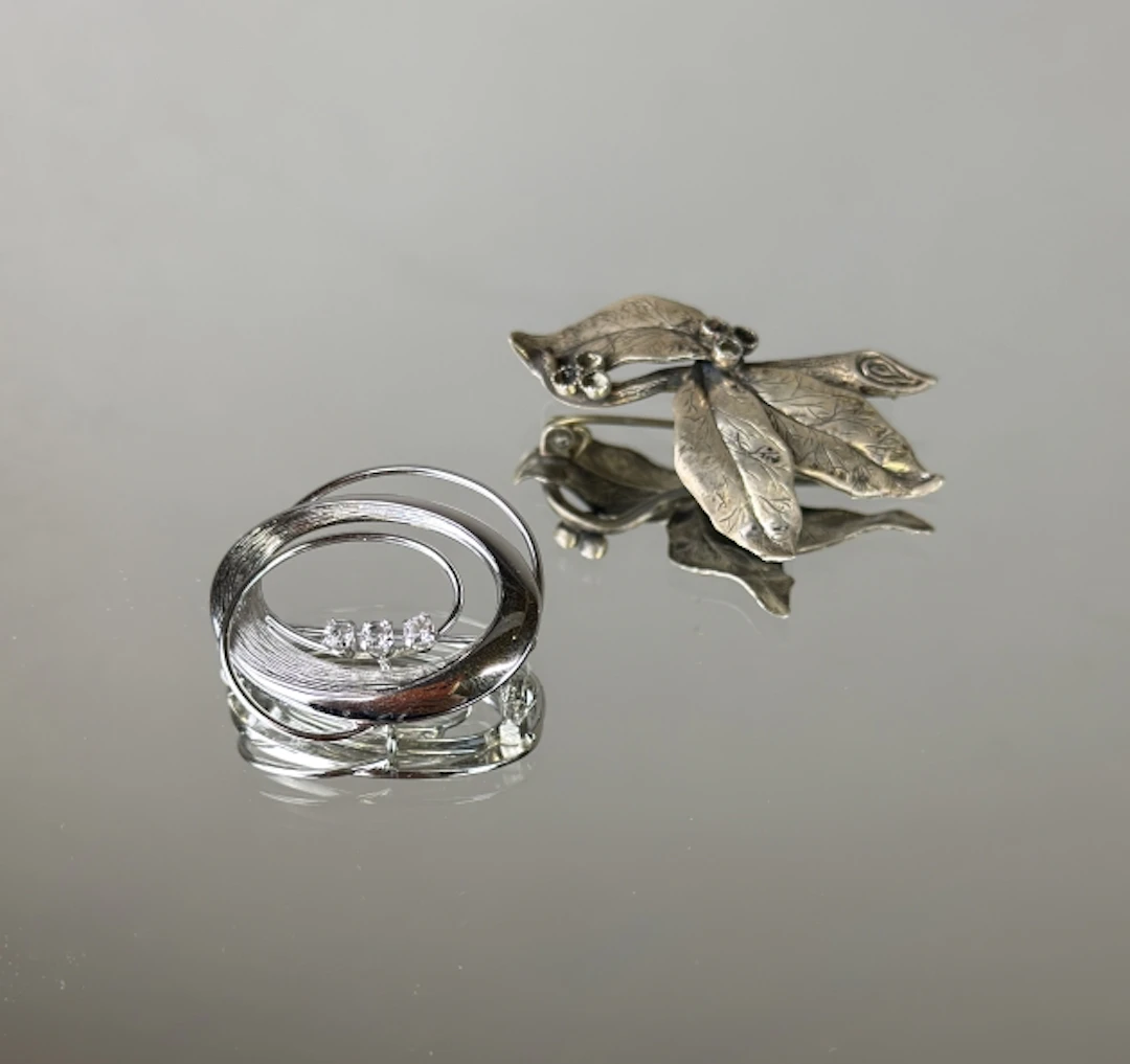 BROSCHER, silver
