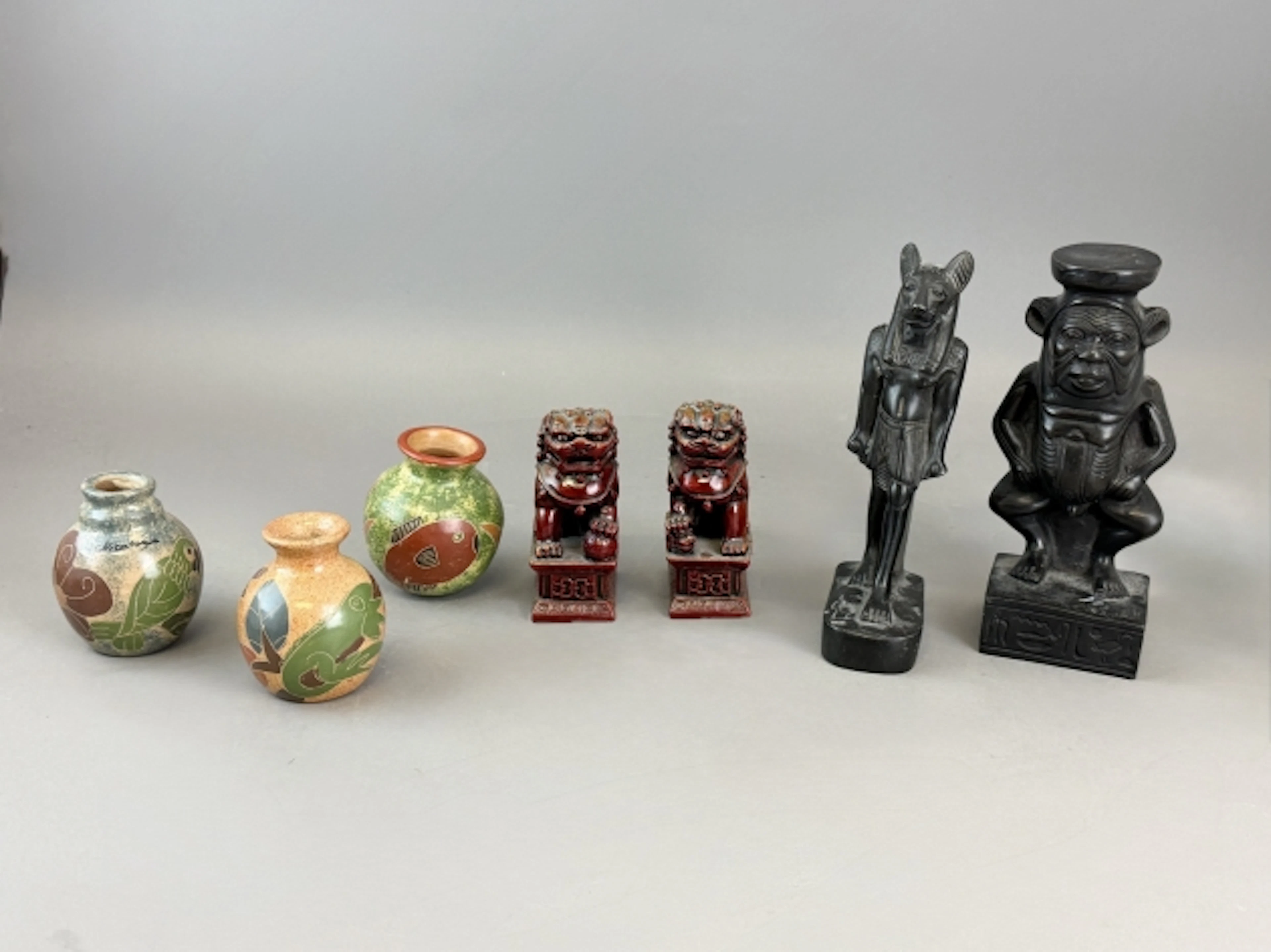 FIGURINER & KERAMIK, asiatiska foo-hundar, egyptiska gudar