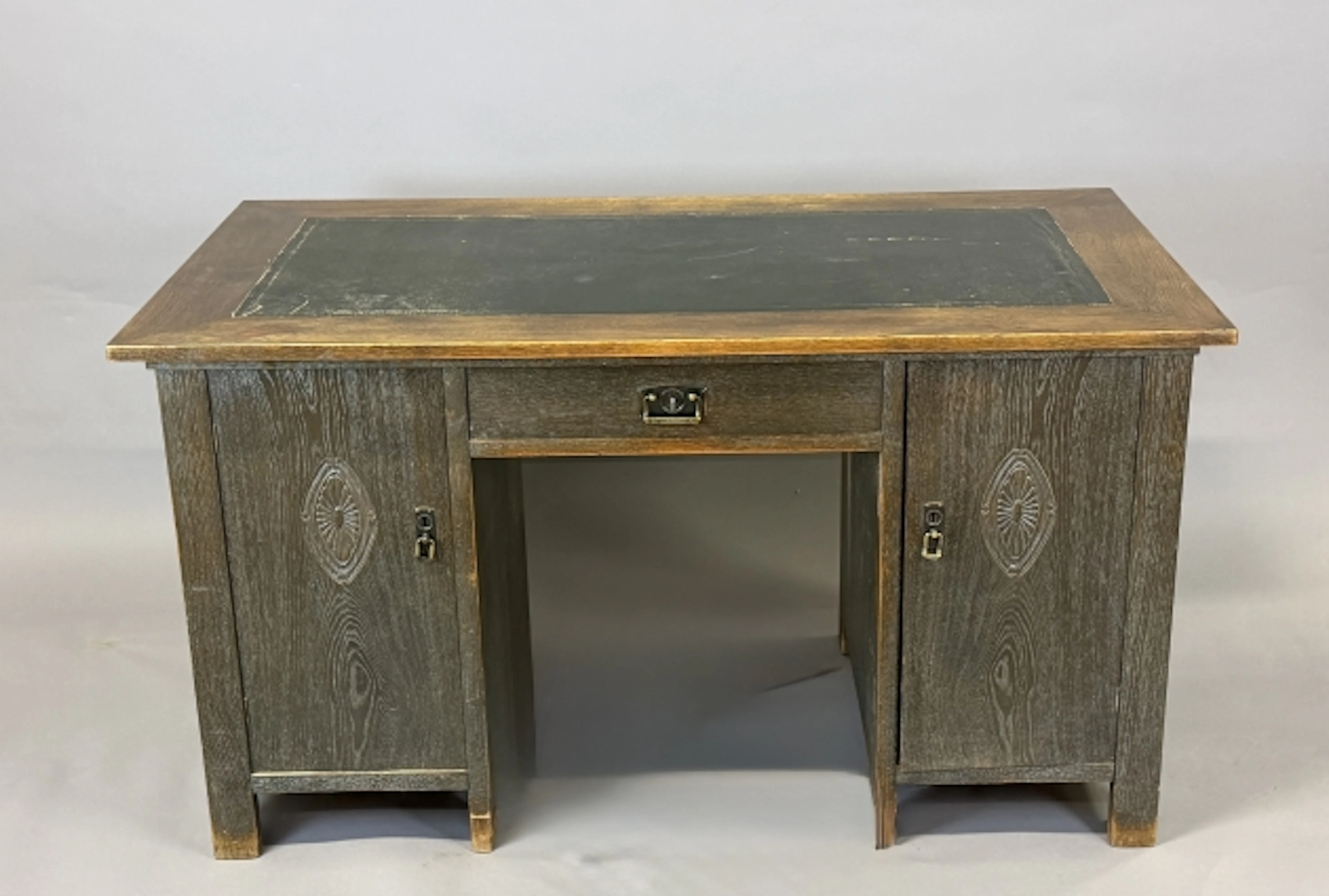 Skrivbord, Ek, 1900-talets första hälft